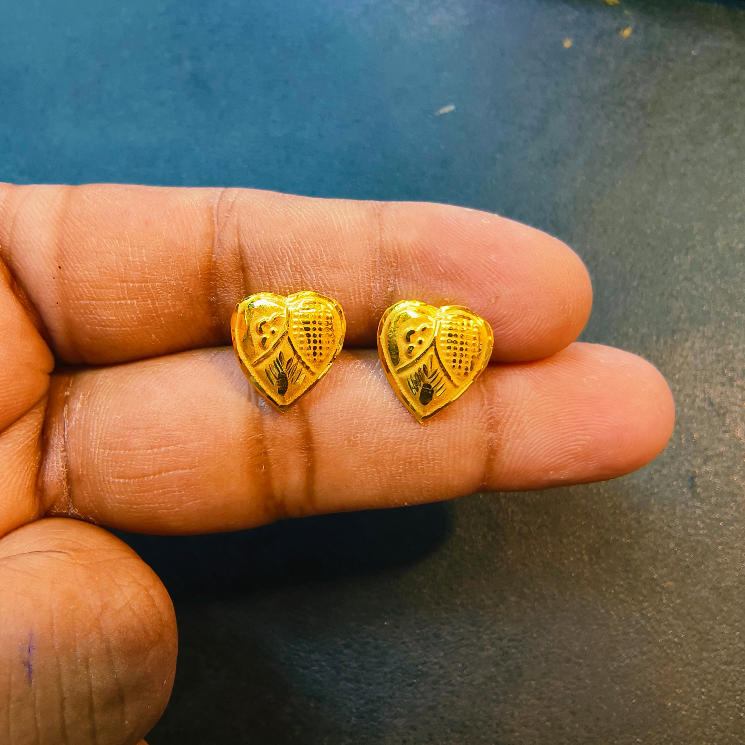 (GSE50) (50 TONCH) KDM GOLD EAR TOPS FOR GIFT PURPOSE IN MARRIAGE AND ANNIVERSARY 1 PAIR APPROX WGT: 0.300 GM