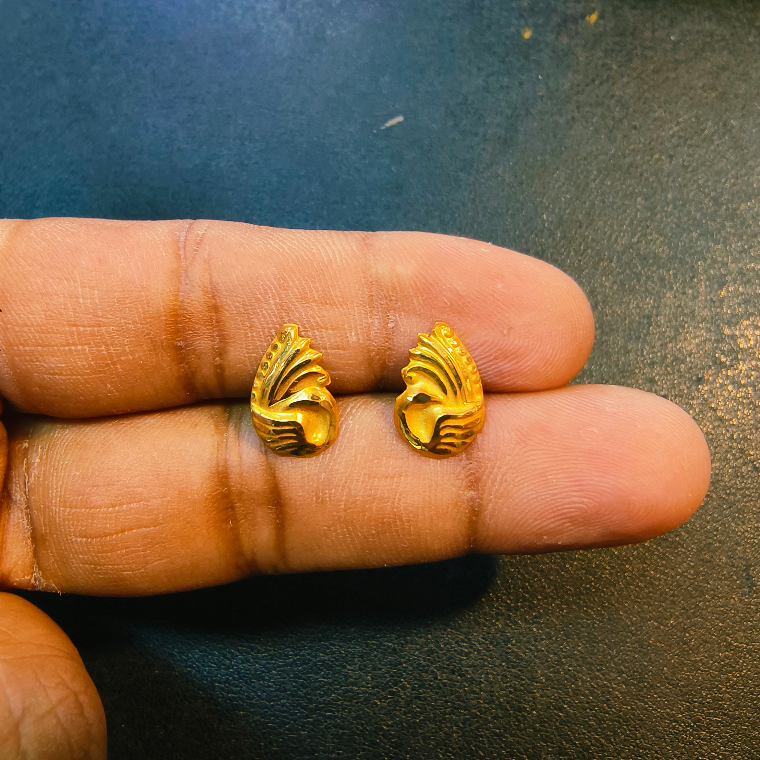 (GSE50) (50 TONCH) KDM GOLD EAR TOPS FOR GIFT PURPOSE IN MARRIAGE AND ANNIVERSARY 1 PAIR APPROX WGT: 0.260 GM