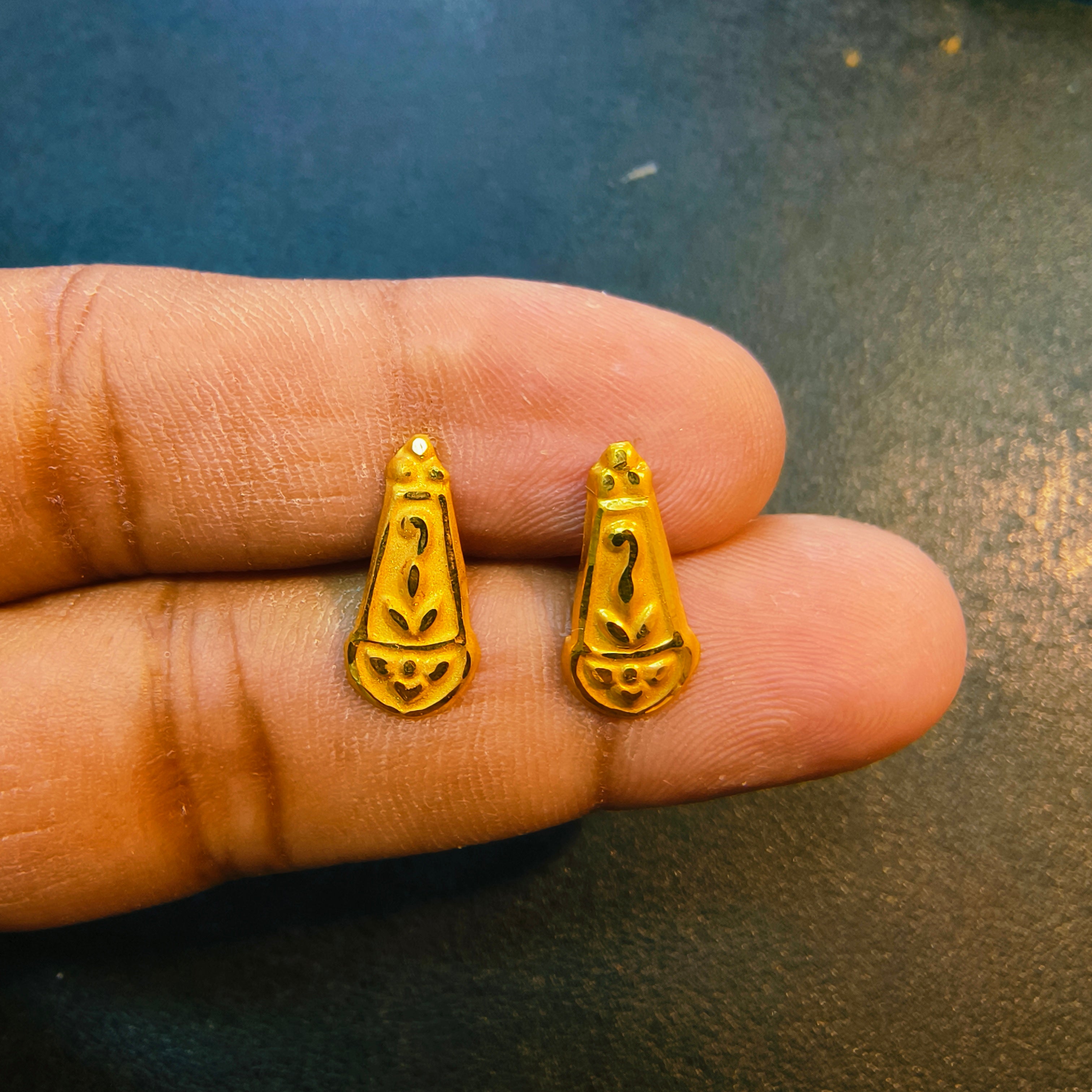 KDM GOLD EAR TOPS FOR GIFT PURPOSE IN MARRIAGE AND ANNIVERSARY 1 PAIR APPROX WGT: 0.290 GM