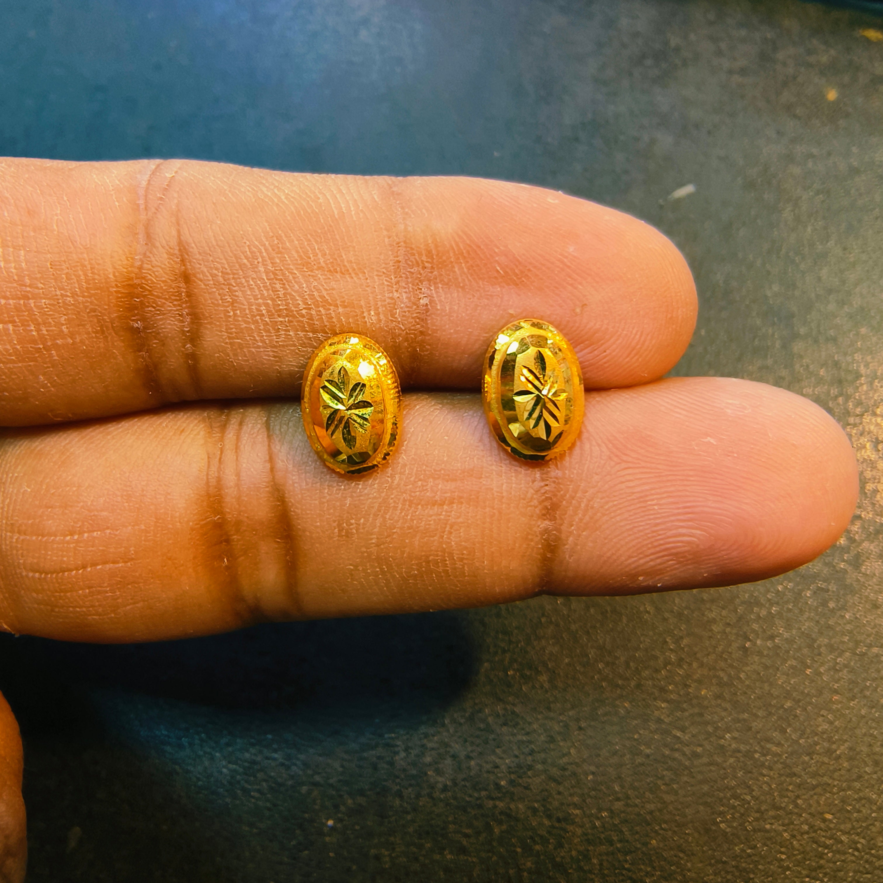 (GSE50) (50 TONCH) KDM GOLD EAR TOPS FOR GIFT PURPOSE IN MARRIAGE AND ANNIVERSARY 1 PAIR APPROX WGT: 0.400 GM