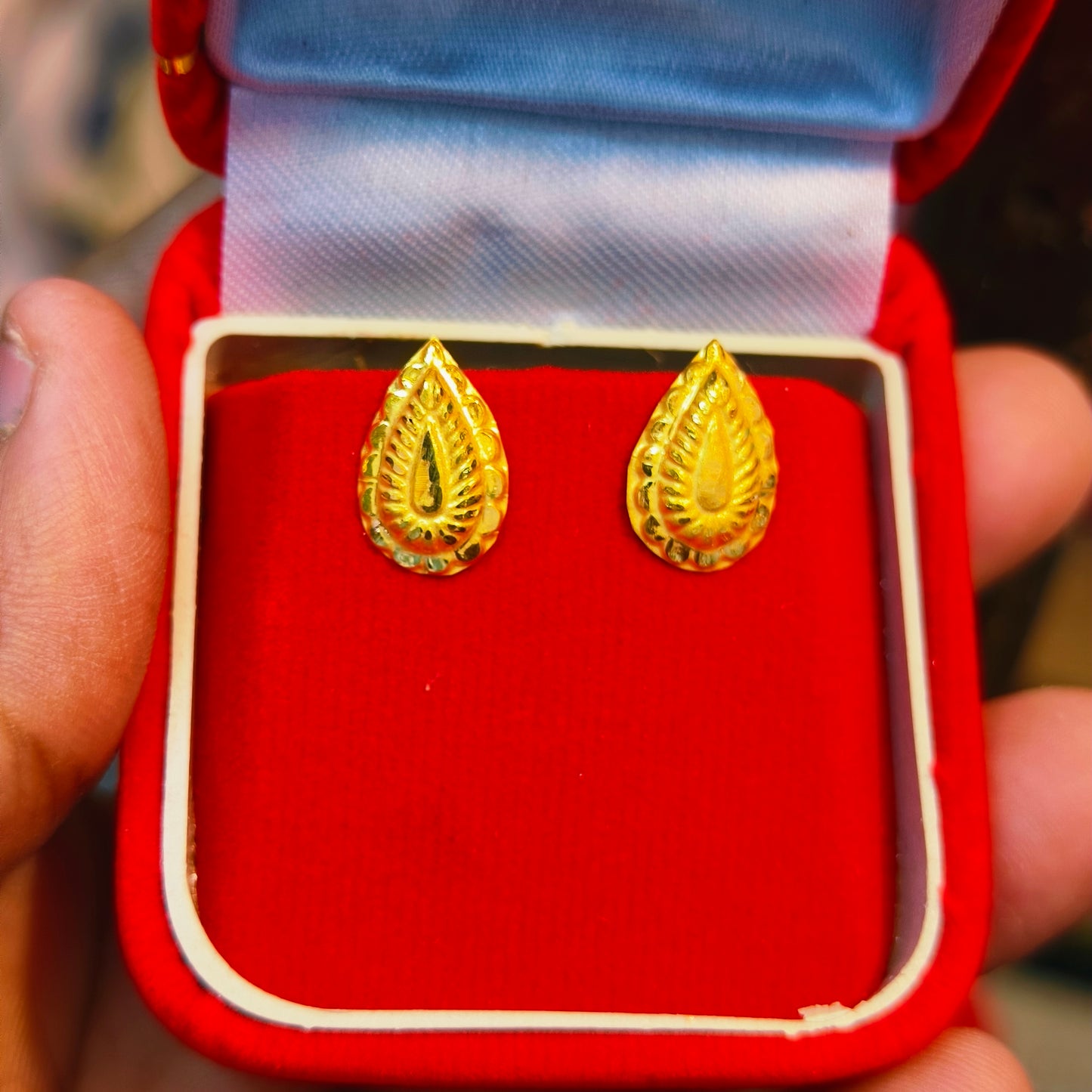 KDM GOLD EAR TOPS FOR GIFT PURPOSE IN MARRIAGE AND ANNIVERSARY 1 PAIR APPROX WGT: 0.250 GM