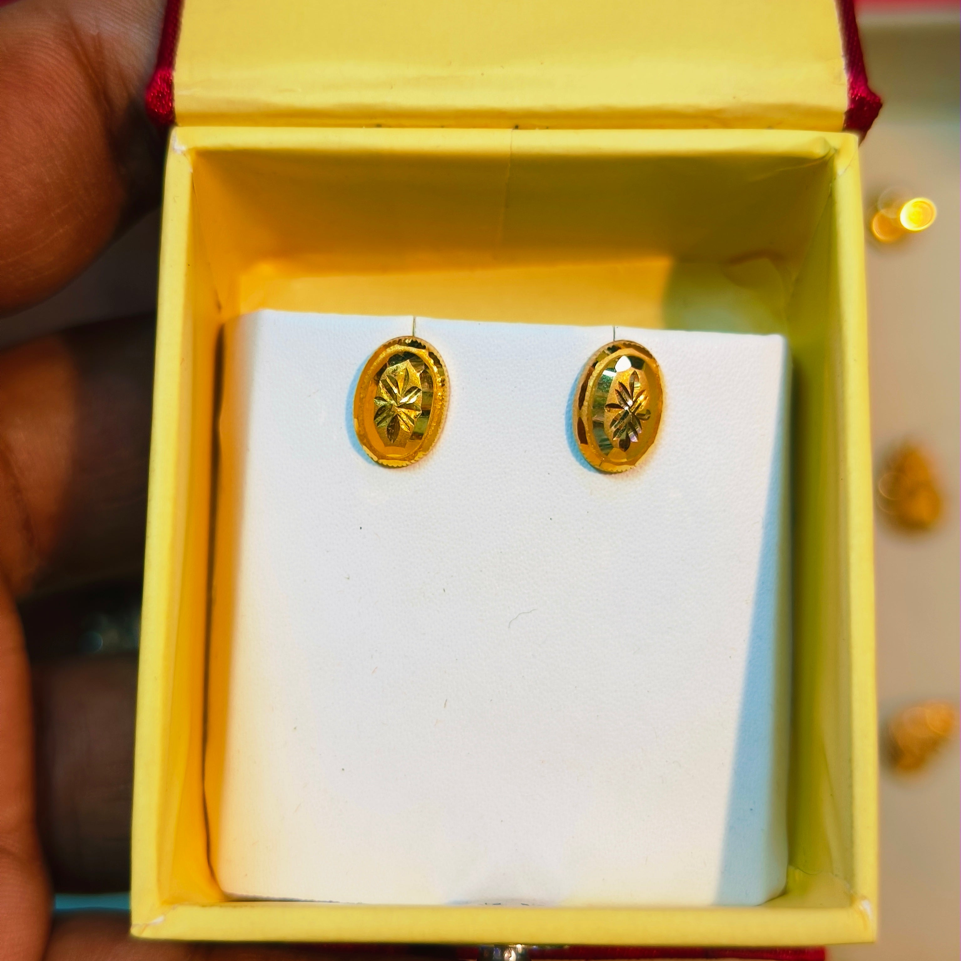 (GSE50) (50 TONCH) KDM GOLD EAR TOPS FOR GIFT PURPOSE IN MARRIAGE AND ANNIVERSARY 1 PAIR APPROX WGT: 0.400 GM