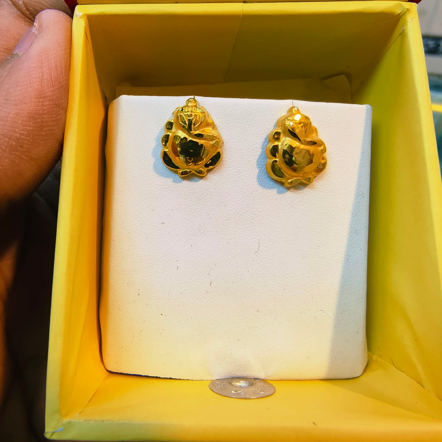 KDM GOLD EAR TOPS FOR GIFT PURPOSE IN MARRIAGE AND ANNIVERSARY 1 PAIR APPROX WGT: 0.400 GM
