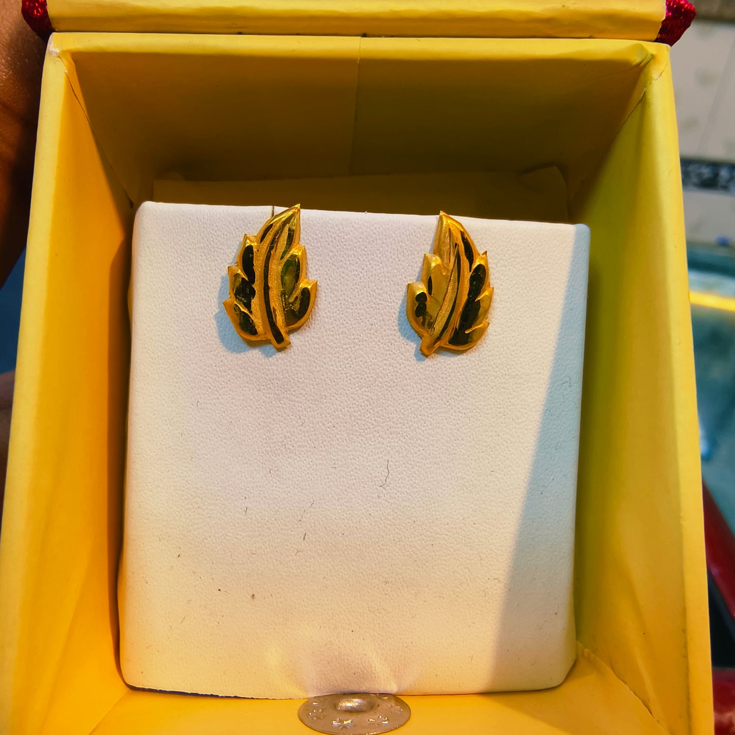 KDM GOLD EAR TOPS FOR GIFT PURPOSE IN MARRIAGE AND ANNIVERSARY 1 PAIR APPROX WGT: 0.240 GM