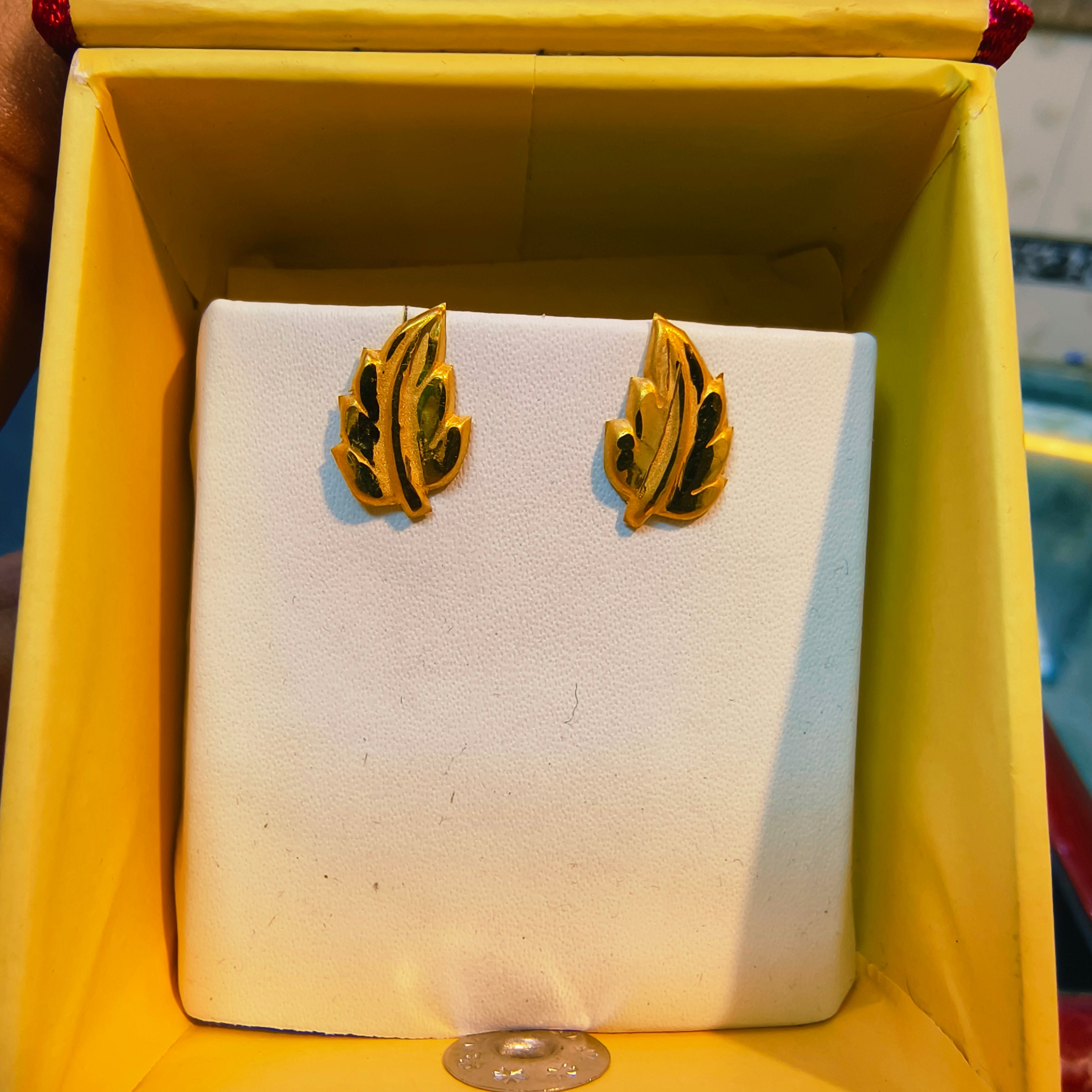 (GSE50) (50 TONCH) KDM GOLD EAR TOPS FOR GIFT PURPOSE IN MARRIAGE AND ANNIVERSARY 1 PAIR APPROX WGT: 0.240 GM