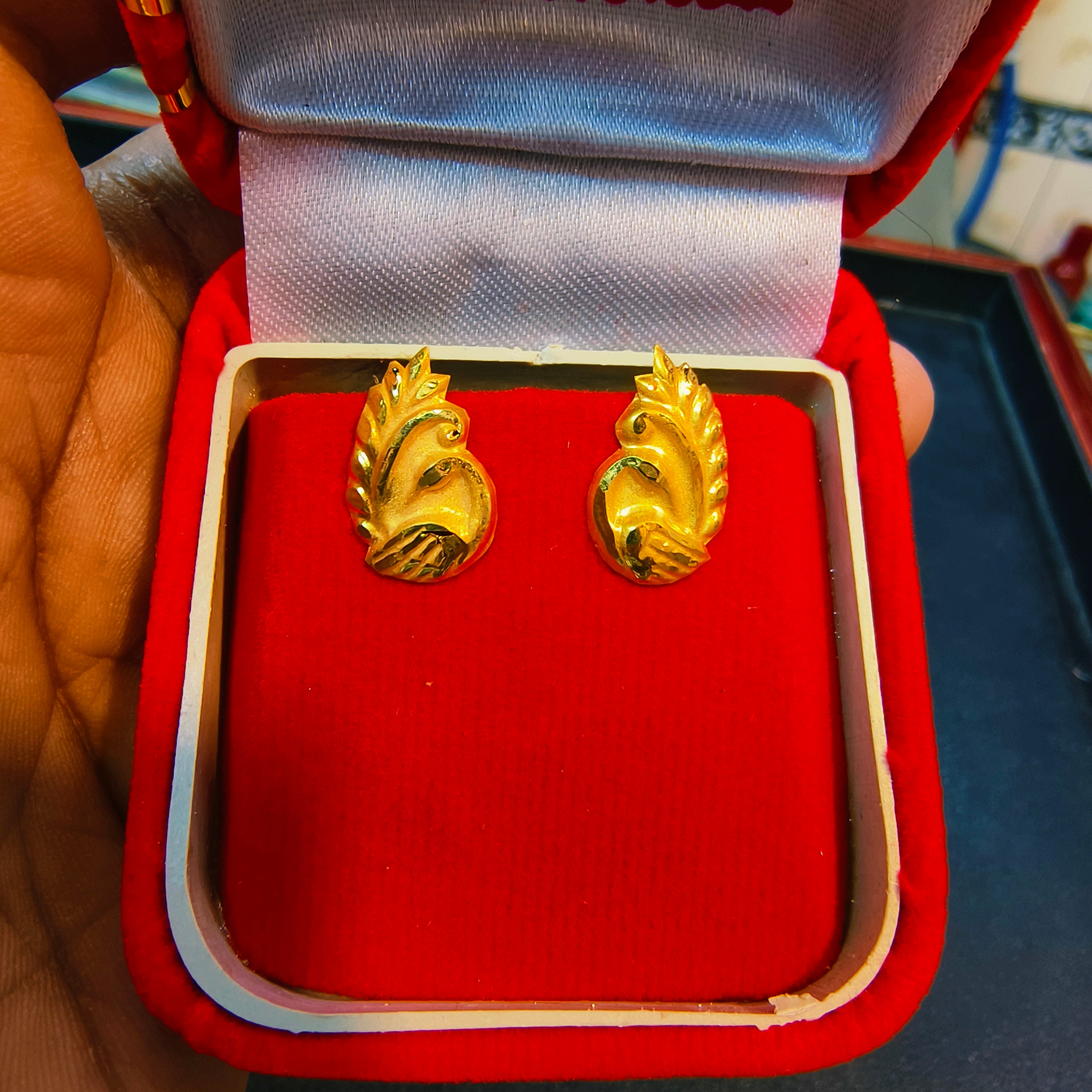 (GSE50) (50 TONCH) KDM GOLD EAR TOPS FOR GIFT PURPOSE IN MARRIAGE AND ANNIVERSARY 1 PAIR APPROX WGT: 0.290 GM