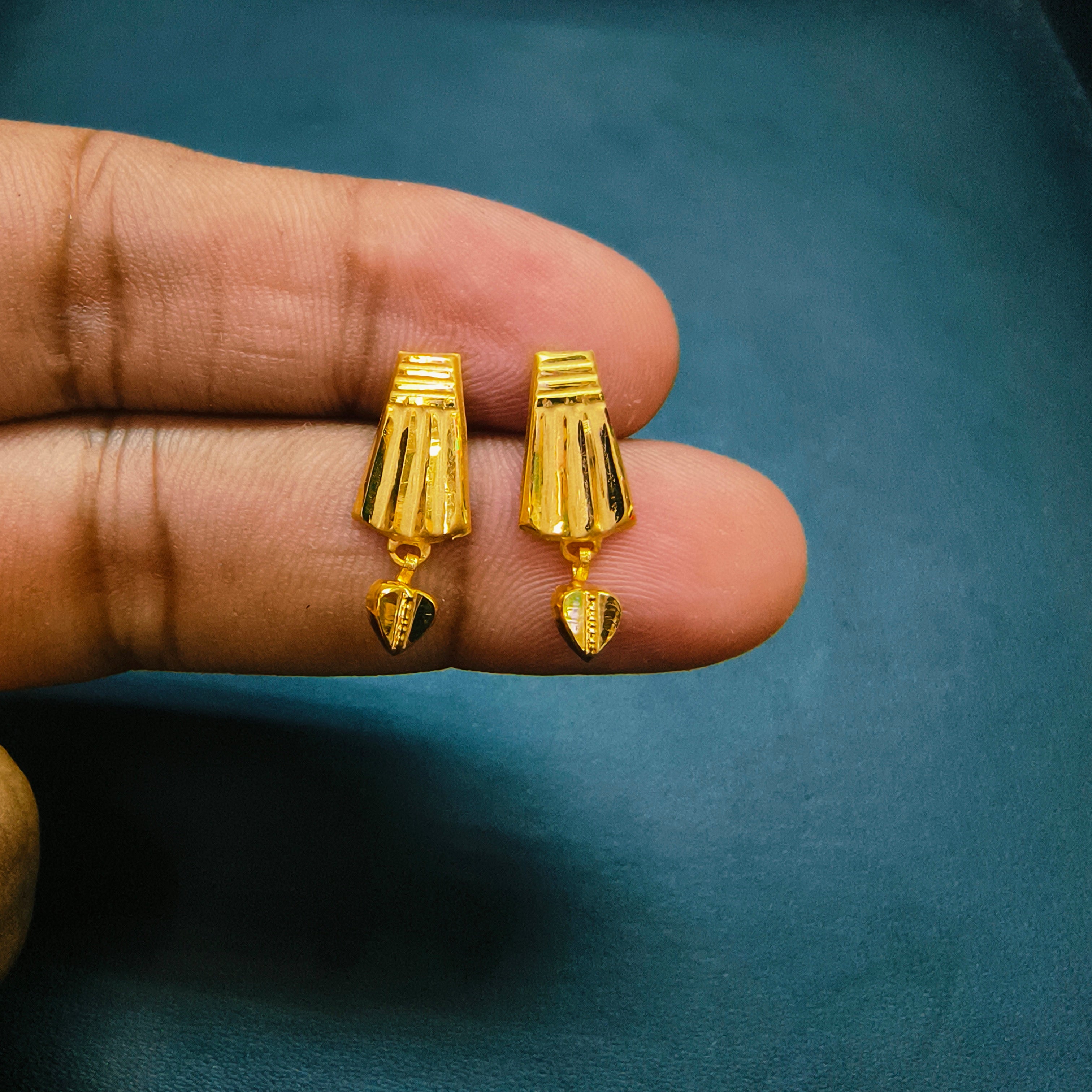 (GSE50) (50 TONCH) KDM GOLD EAR TOPS FOR GIFT PURPOSE IN MARRIAGE AND ANNIVERSARY 1 PAIR APPROX WGT: 0.390 GM