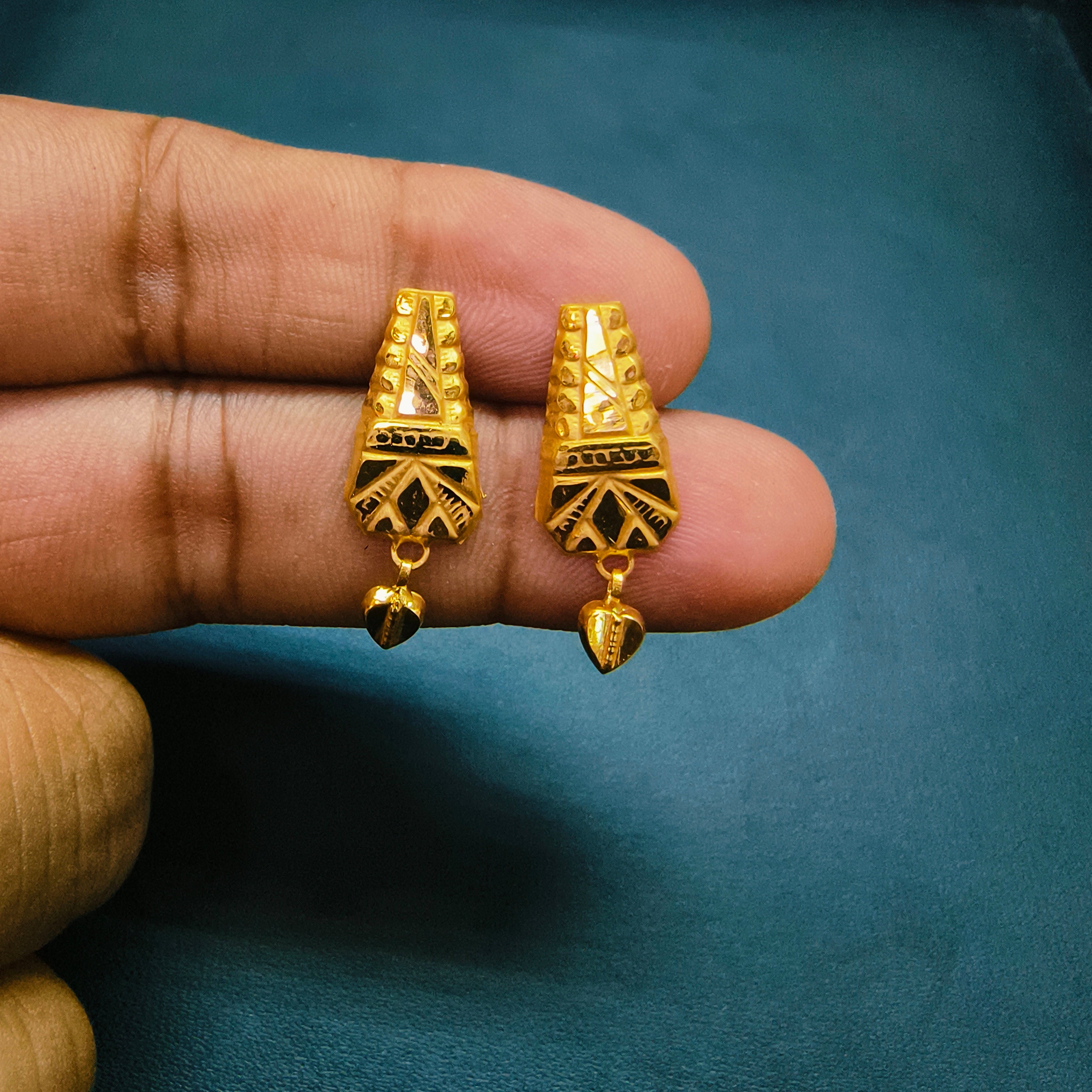 (GSE50) (50 TONCH) KDM GOLD EAR TOPS FOR GIFT PURPOSE IN MARRIAGE AND ANNIVERSARY 1 PAIR APPROX WGT: 0.560 GM
