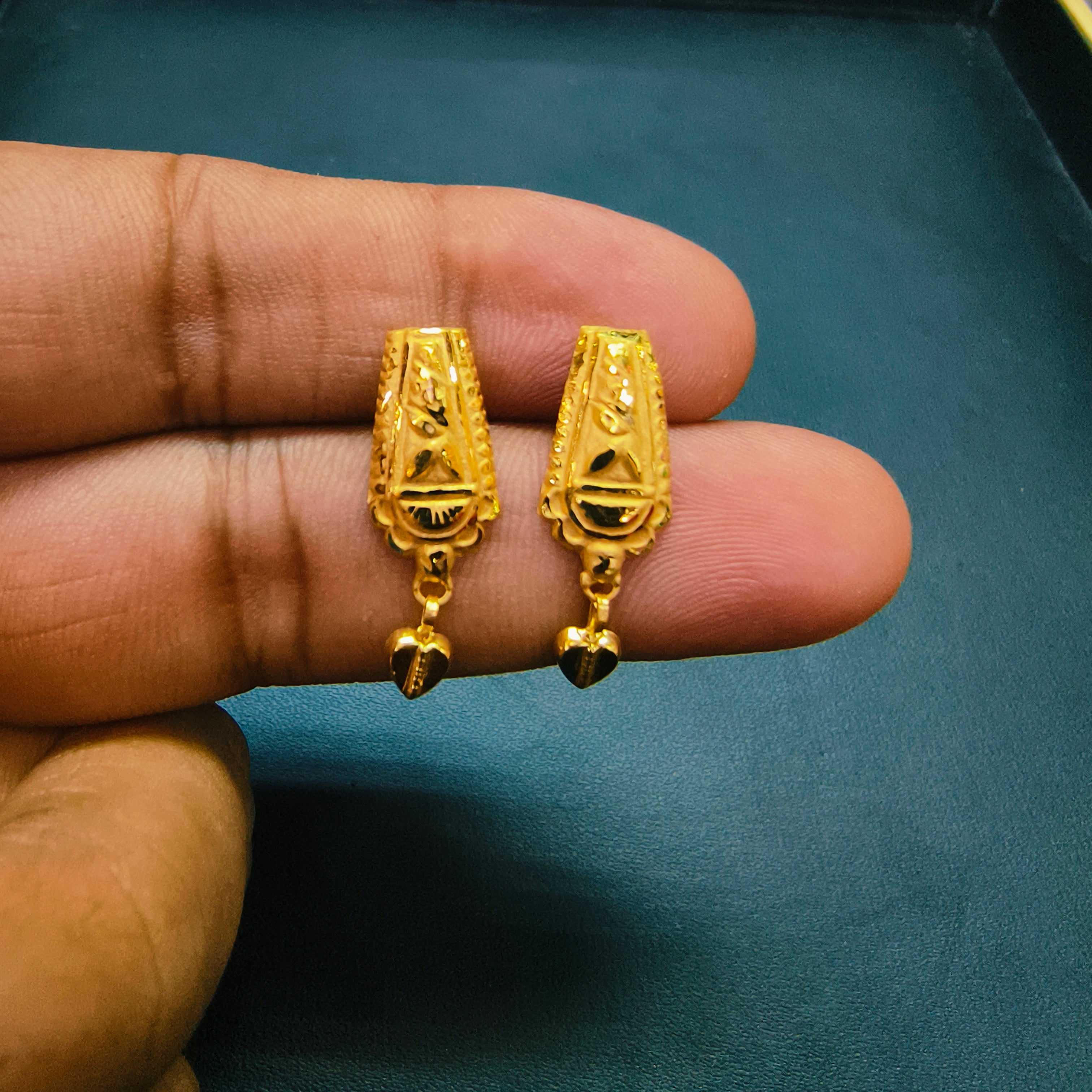 (GSE50) (50 TONCH) KDM GOLD EAR TOPS FOR GIFT PURPOSE IN MARRIAGE AND ANNIVERSARY 1 PAIR APPROX WGT: 0.490 GM