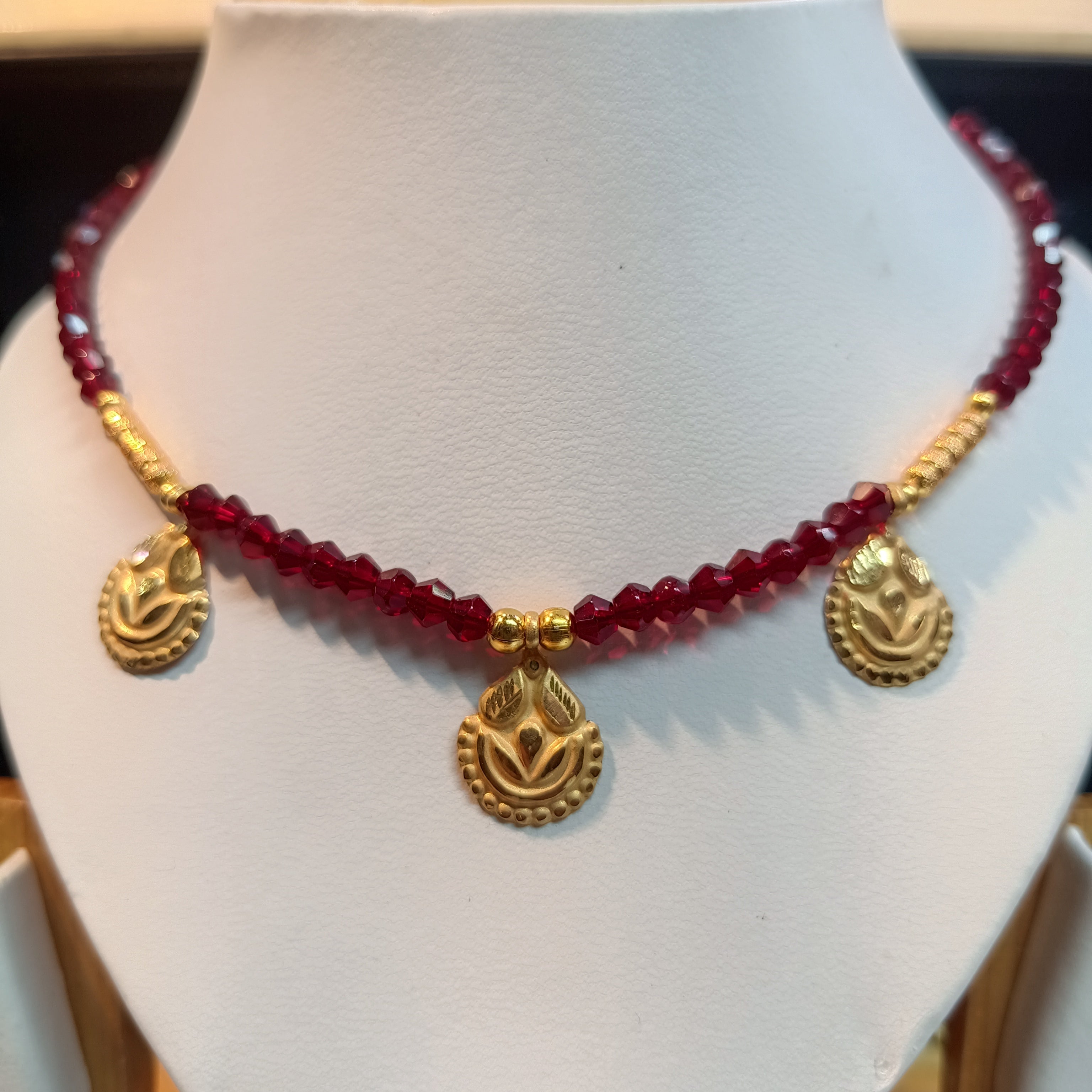 (RP) WGT: 0.630 GM APPROX KDM GOLD SELIHAR HALF CHAND DESIGN 1 PIECE WITH ADJUSTABLE TASSEL (50 TONCH) FOR GIFT PURPOSE.