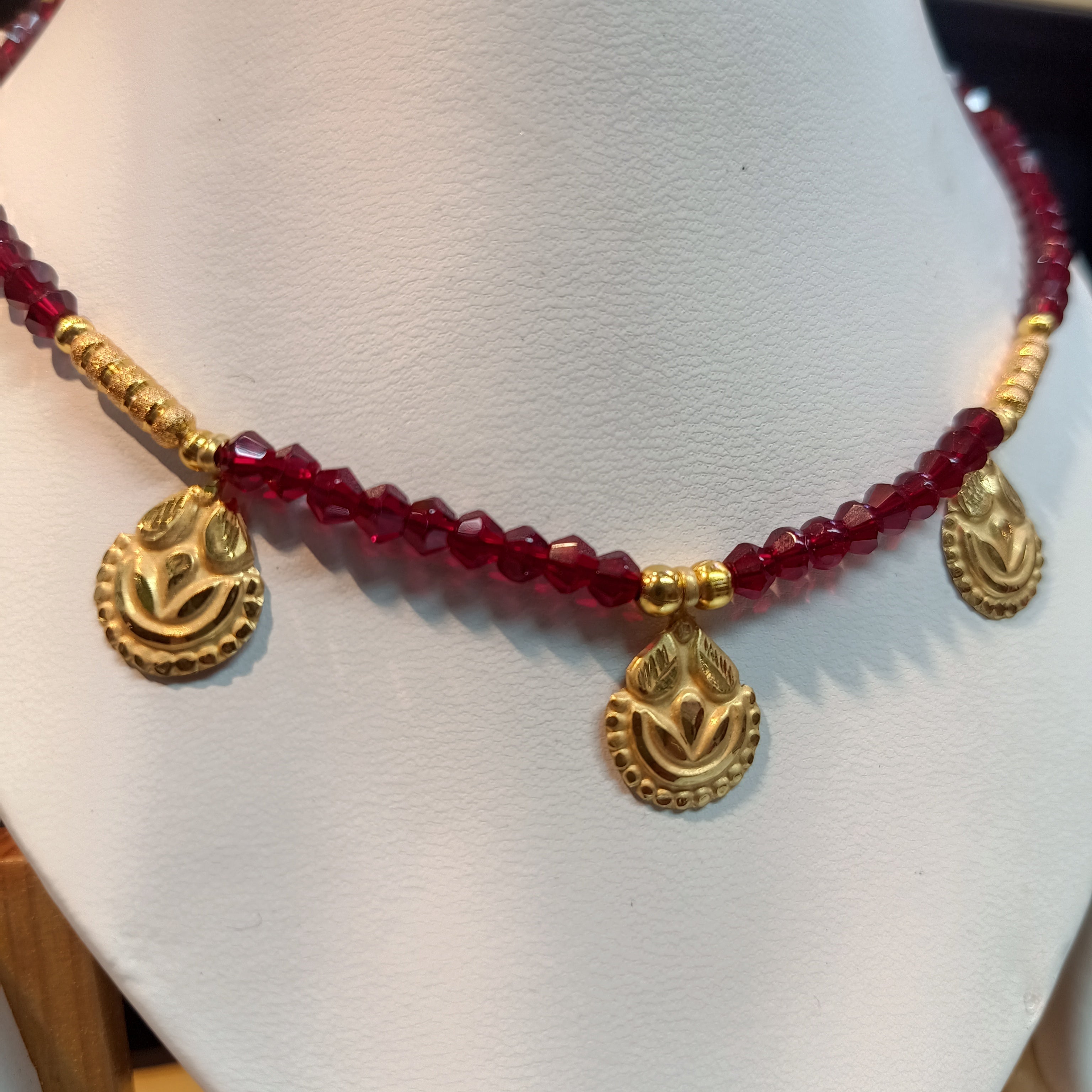 (RP) WGT: 0.630 GM APPROX KDM GOLD SELIHAR HALF CHAND DESIGN 1 PIECE WITH ADJUSTABLE TASSEL (50 TONCH) FOR GIFT PURPOSE.