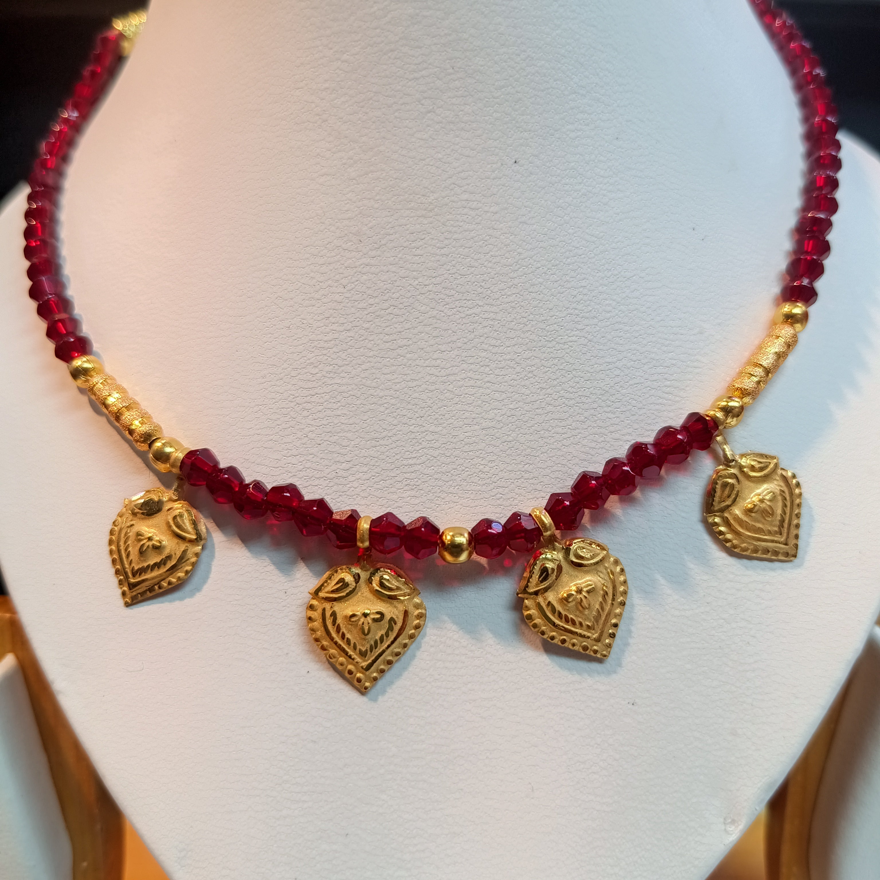 (RP) WGT: 0.750 GM APPROX KDM GOLD SELIHAR GRID DESIGN 1 PIECE WITH ADJUSTABLE TASSEL (50 TONCH) FOR GIFT PURPOSE.