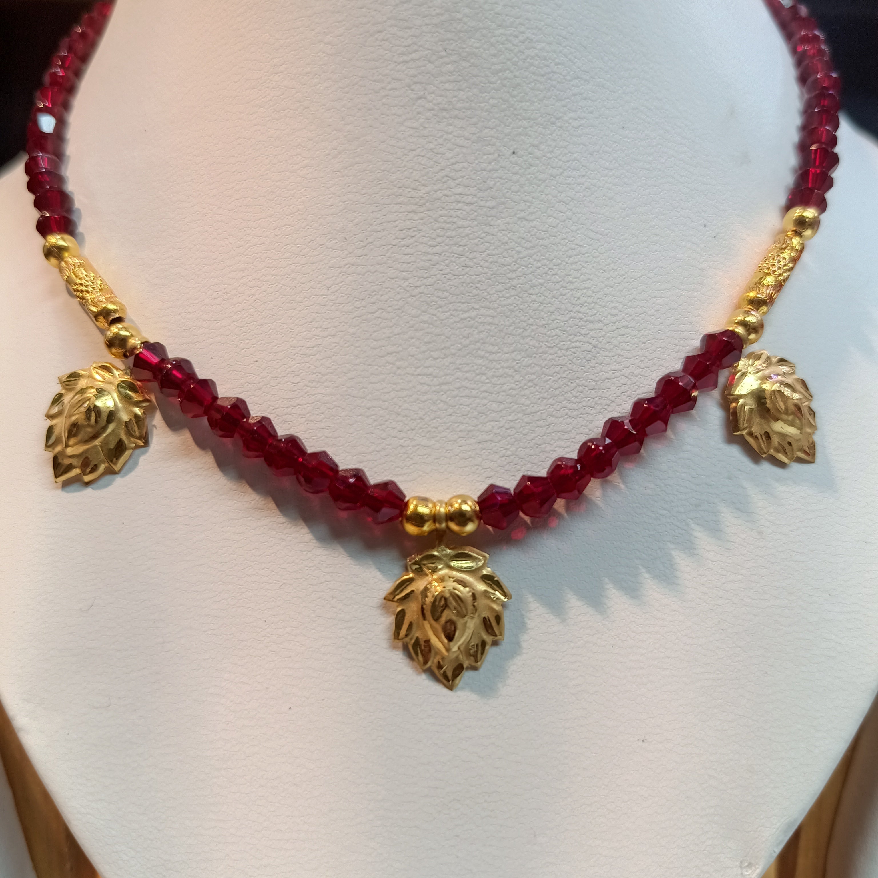(RP) WGT: 0.550 GM APPROX KDM GOLD SELIHAR HEVI LEAF DESIGN 1 PIECE WITH ADJUSTABLE TASSEL (50 TONCH) FOR GIFT PURPOSE.