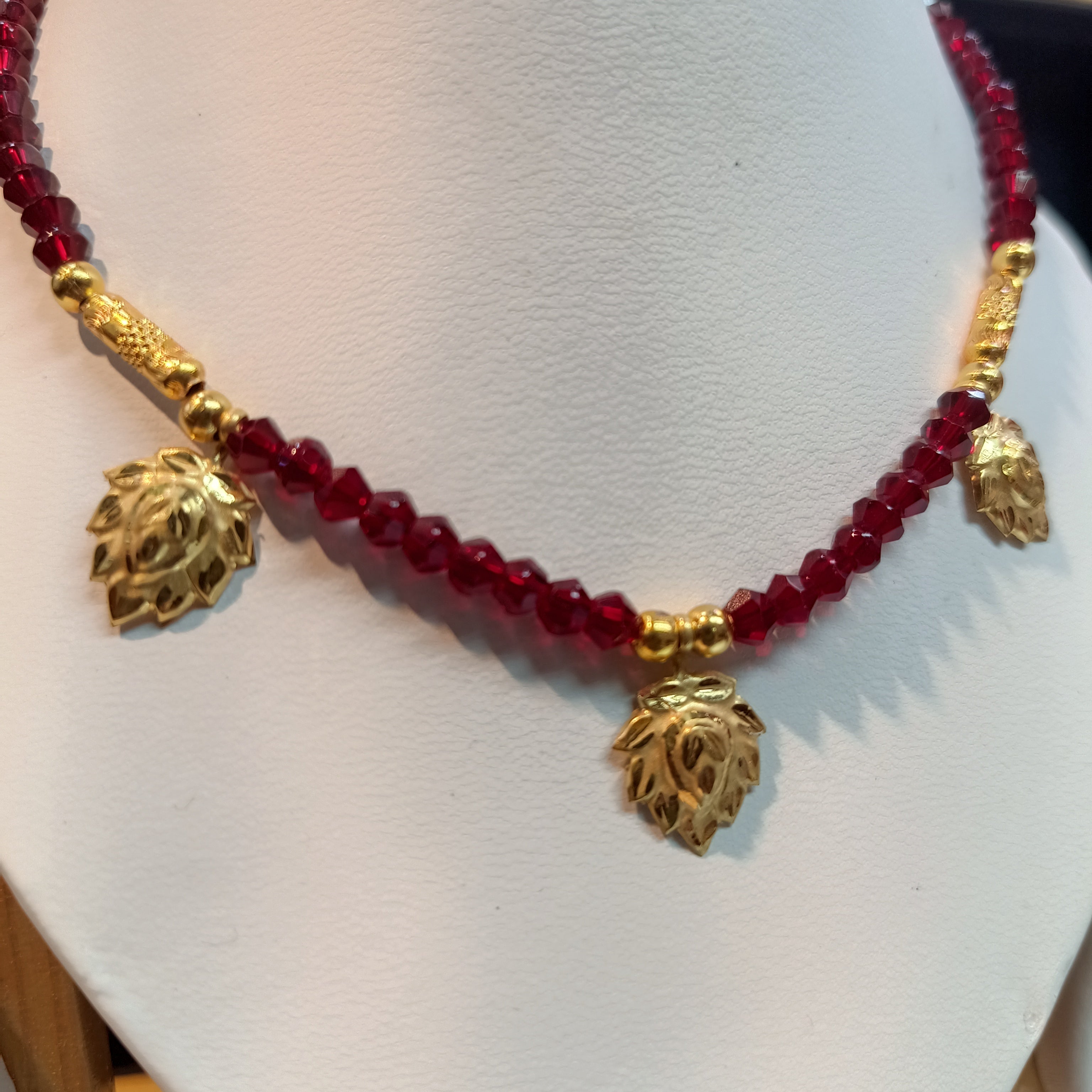 (RP) WGT: 0.550 GM APPROX KDM GOLD SELIHAR HEVI LEAF DESIGN 1 PIECE WITH ADJUSTABLE TASSEL (50 TONCH) FOR GIFT PURPOSE.