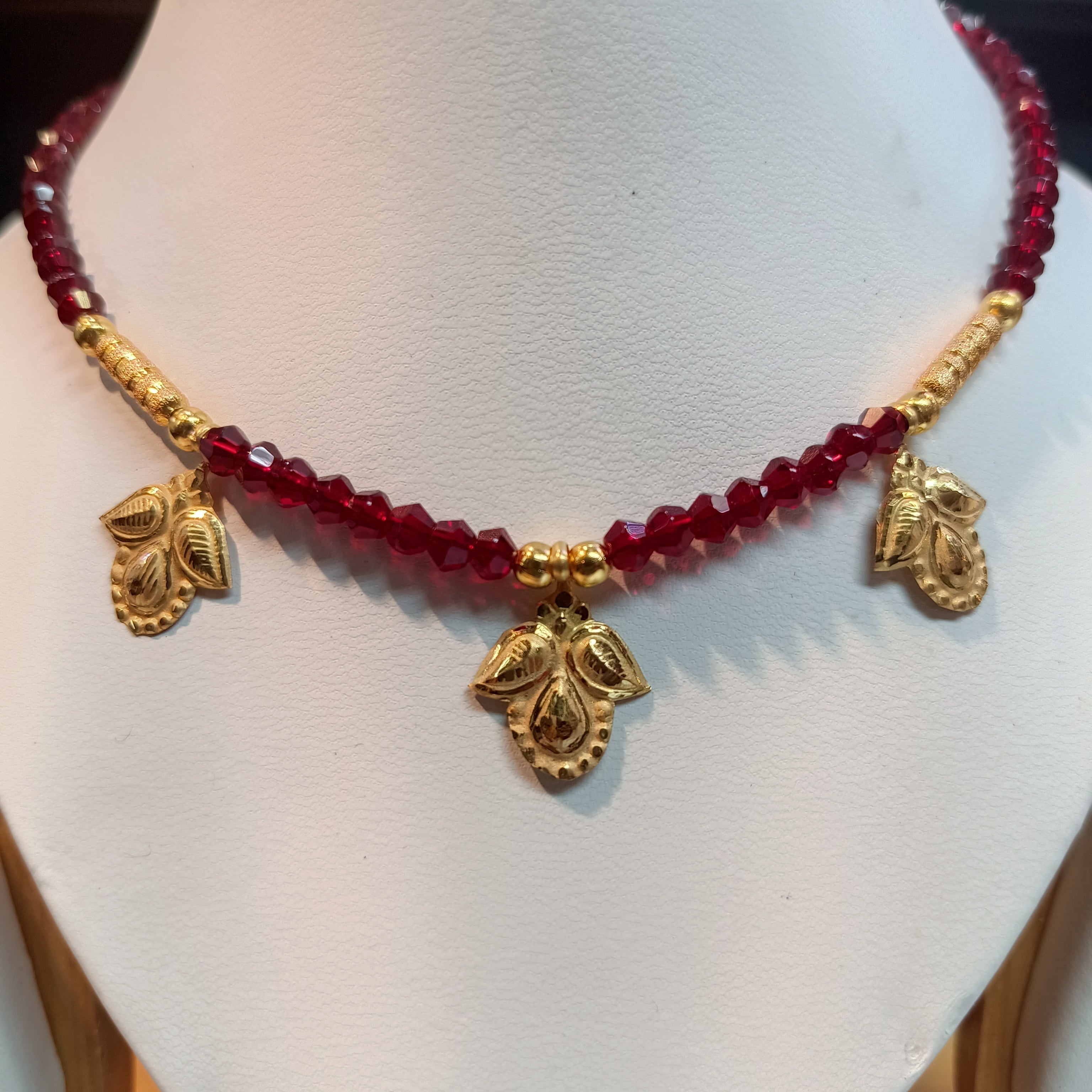 (RP) WGT: 0.600 GM APPROX KDM GOLD SELIHAR RETRO PETAL DESIGN 1 PIECE WITH ADJUSTABLE TASSEL (50 TONCH) FOR GIFT PURPOSE.