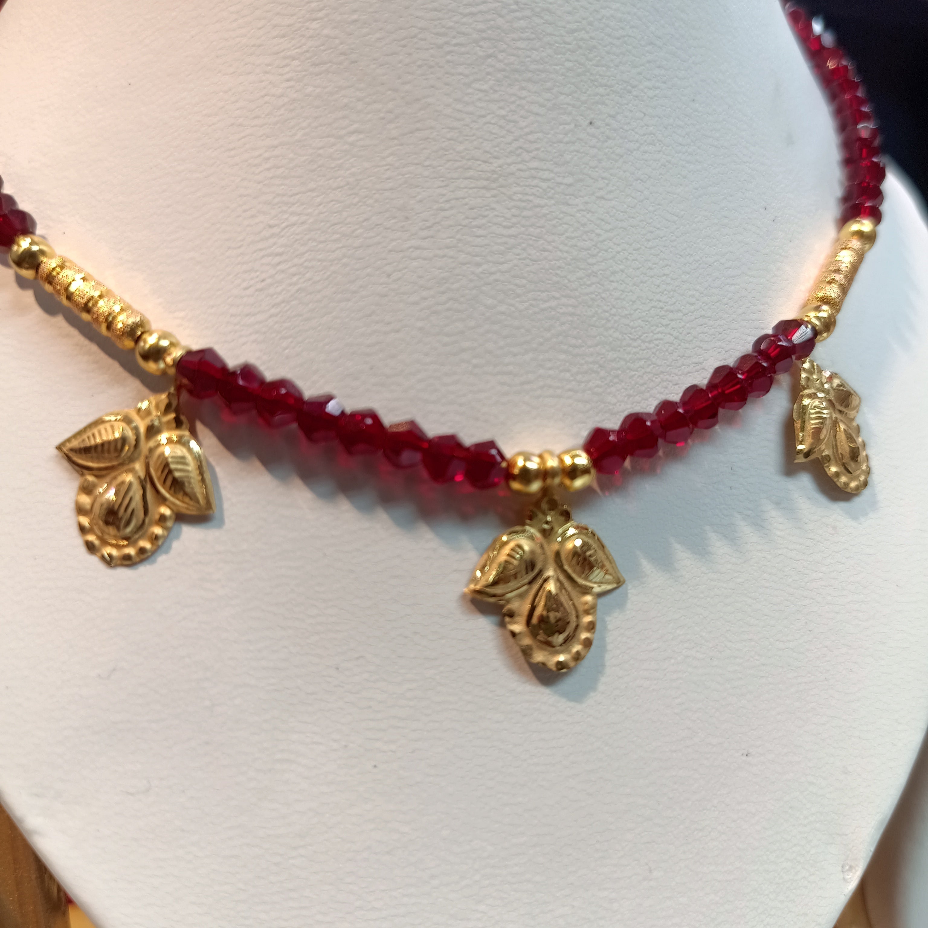 (RP) WGT: 0.600 GM APPROX KDM GOLD SELIHAR RETRO PETAL DESIGN 1 PIECE WITH ADJUSTABLE TASSEL (50 TONCH) FOR GIFT PURPOSE.