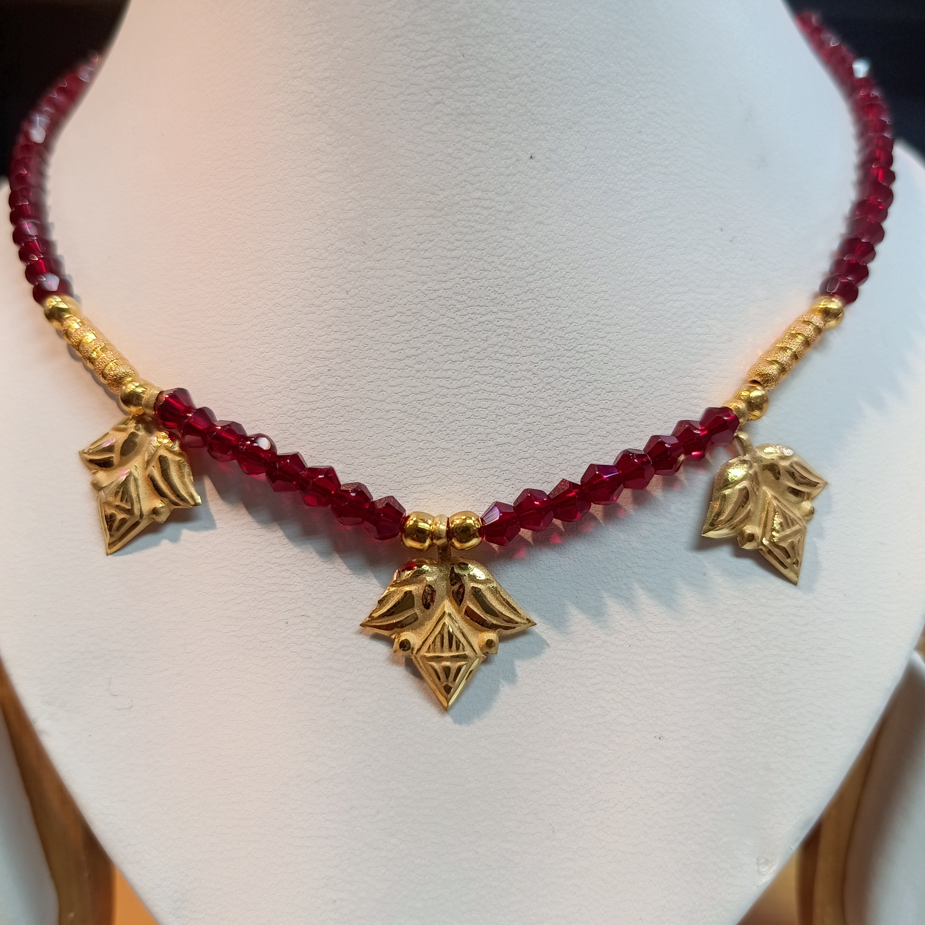 (RP) WGT: 0.630 GM APPROX KDM GOLD SELIHAR PERUI LEAF DESIGN 1 PIECE WITH ADJUSTABLE TASSEL (50 TONCH) FOR GIFT PURPOSE.