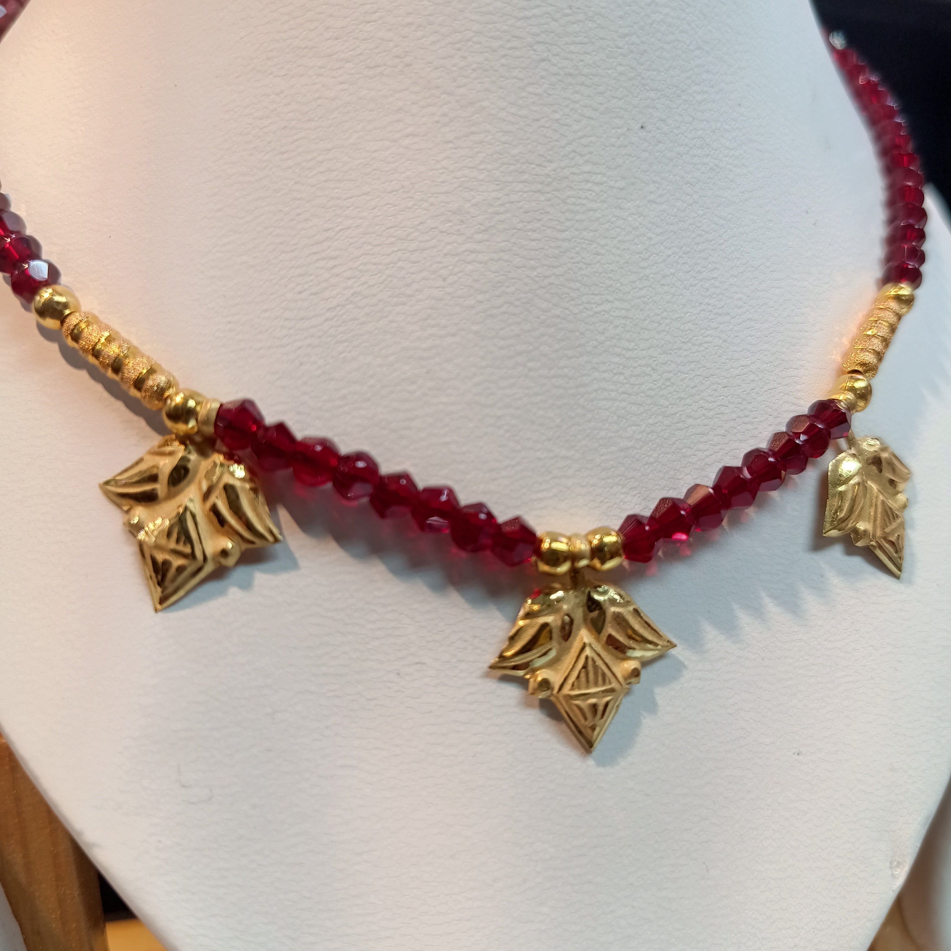 (RP) WGT: 0.630 GM APPROX KDM GOLD SELIHAR PERUI LEAF DESIGN 1 PIECE WITH ADJUSTABLE TASSEL (50 TONCH) FOR GIFT PURPOSE.
