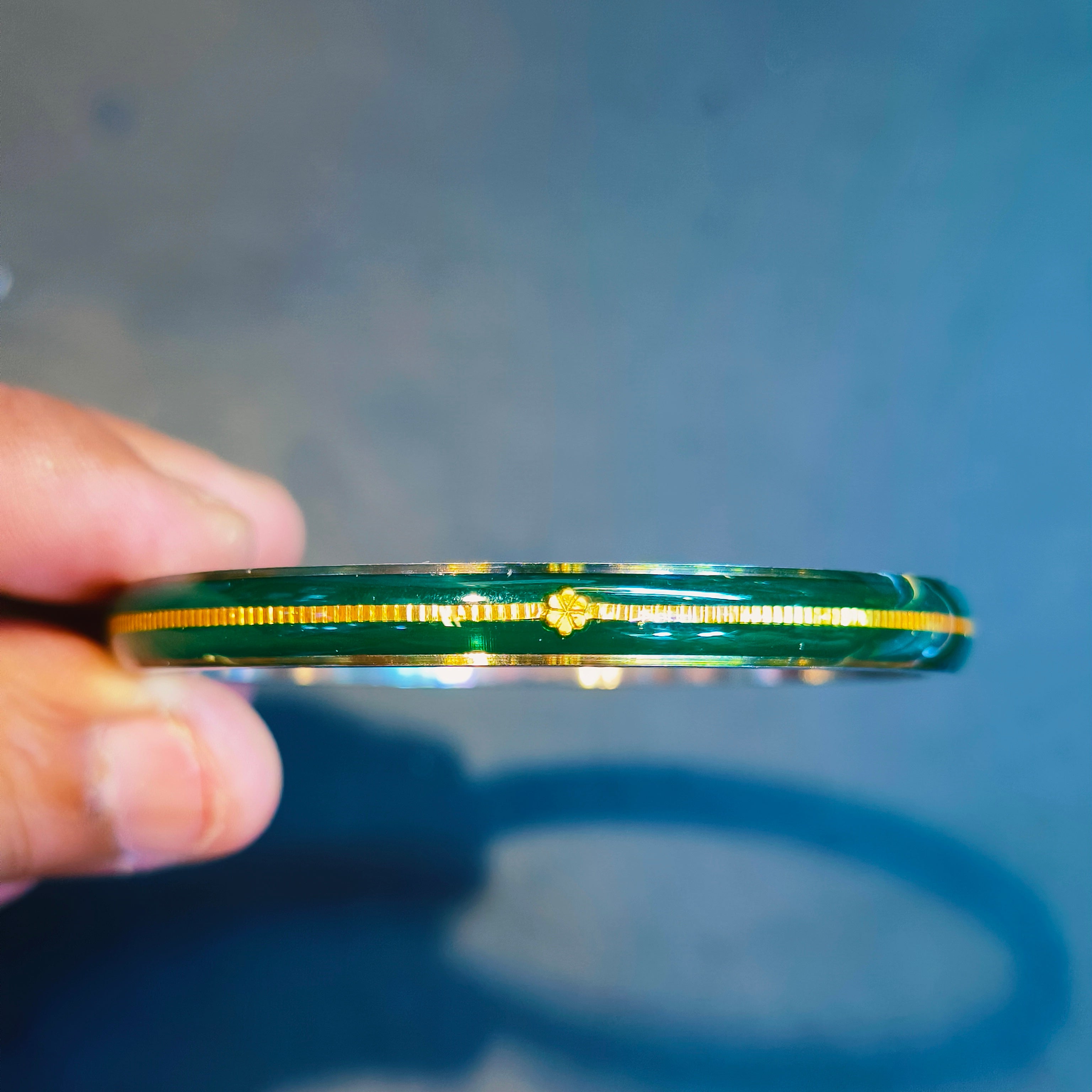 (FACEBOOK VIRAL) GREEN GLASS LAMINATED HUID HALLMARK 22KT GOLD NOA BANGLES VIRAL NOA 1 PIECE APP. WGT: 0.100 - 0.150 GM WITH PURITY CARD ( FUTURE EXCHANGE VALUE  RS 1000) WITH ANY JEWELLERY FOR LIFETIME