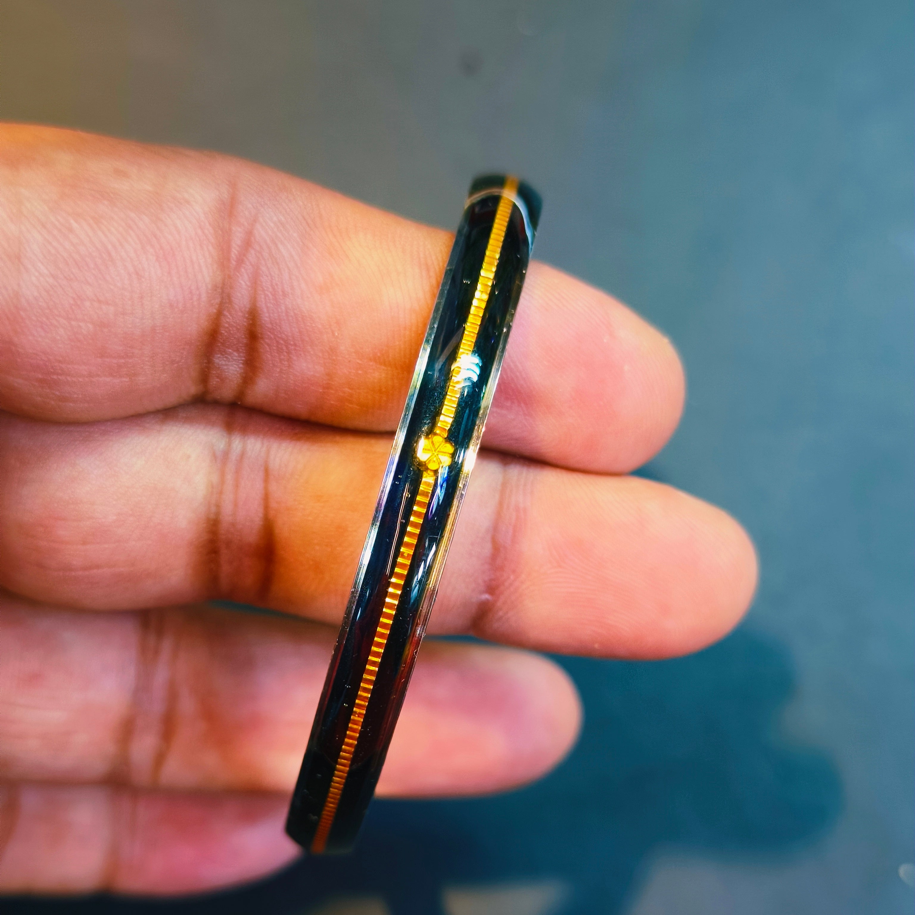 (FACEBOOK VIRAL) BLACK GLASS LAMINATED HUID HALLMARK 22KT GOLD NOA BANGLES VIRAL NOA 1 PIECE APP. WGT: 0.100 - 0.150 GM WITH PURITY CARD ( FUTURE EXCHANGE VALUE  RS 1000) WITH ANY JEWELLERY FOR LIFETIME