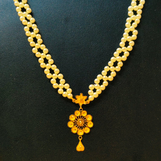 TRJ (RP) NP APPROX WGT: 1.300 GM HUID HALLMARK 22KT GOLD PENDANT (1 PIECE) WITH PEARL TASSEL BY RAJLAXMI.