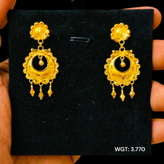 TRJ WGT: 3.770 GM APPROX 22KT HUID HALLMARK GOLD EARRINGS 1 PAIR.