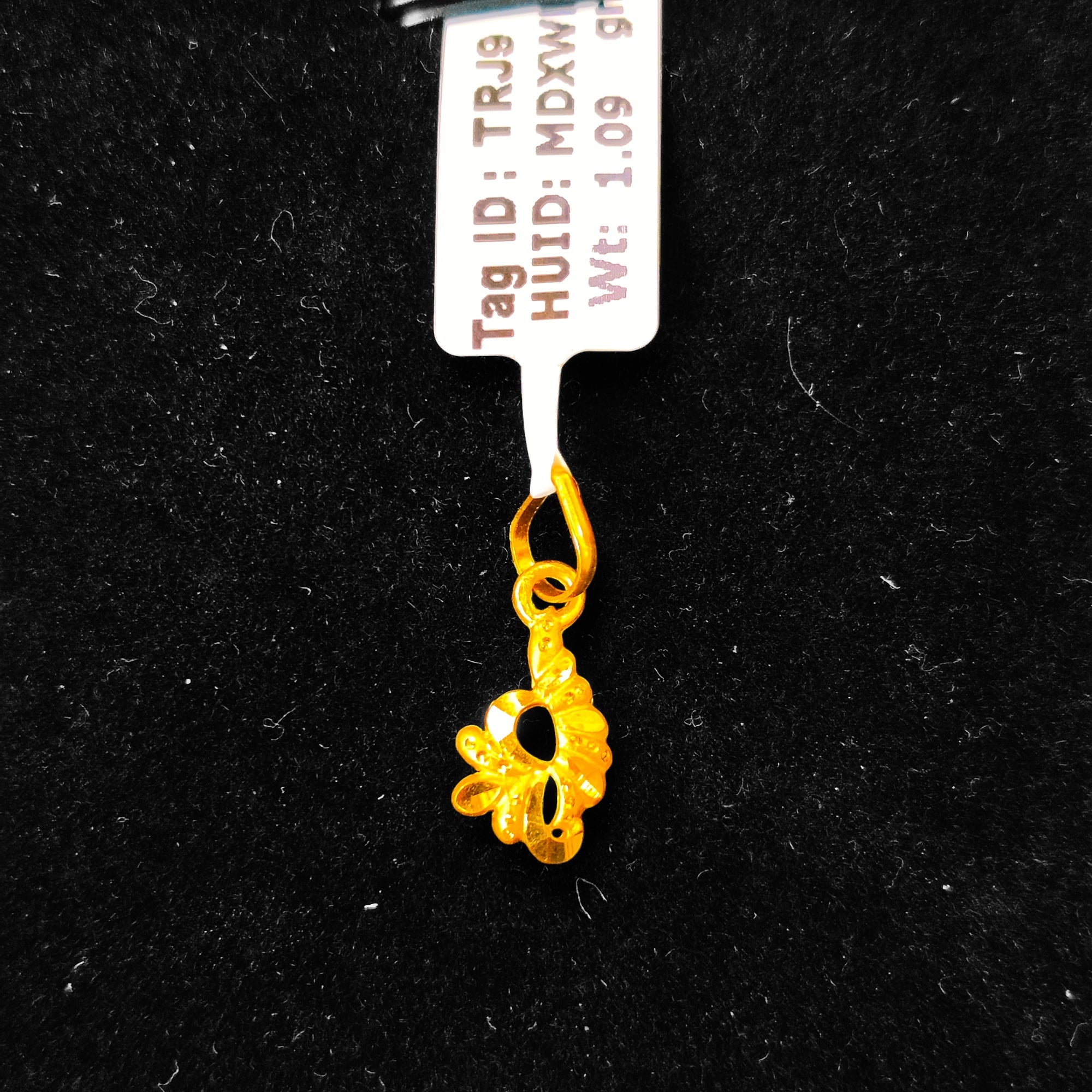 (GLC22) TRJ WGT: 1.090 GM APPROX 22KT HUID HALLMARK GOLD LOCKET 1 PIECE WITH ADJUSTABLE TASSEL.