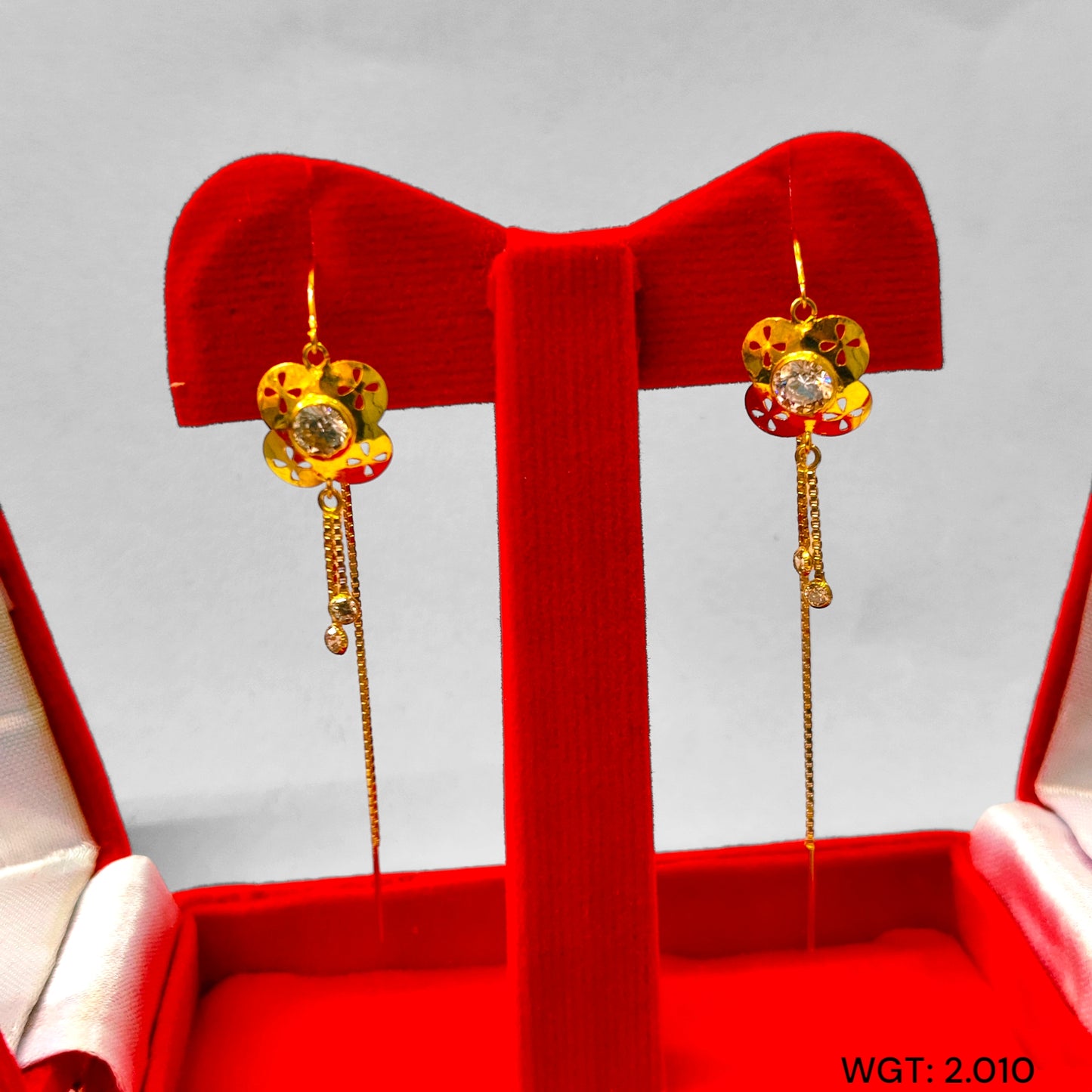 (GSD) TRJ WGT: 2.010 GM APPROX 18KT HALLMARK GOLD SUI DHAGA EARRINGS 1 PAIR FOR DAILY WEAR.