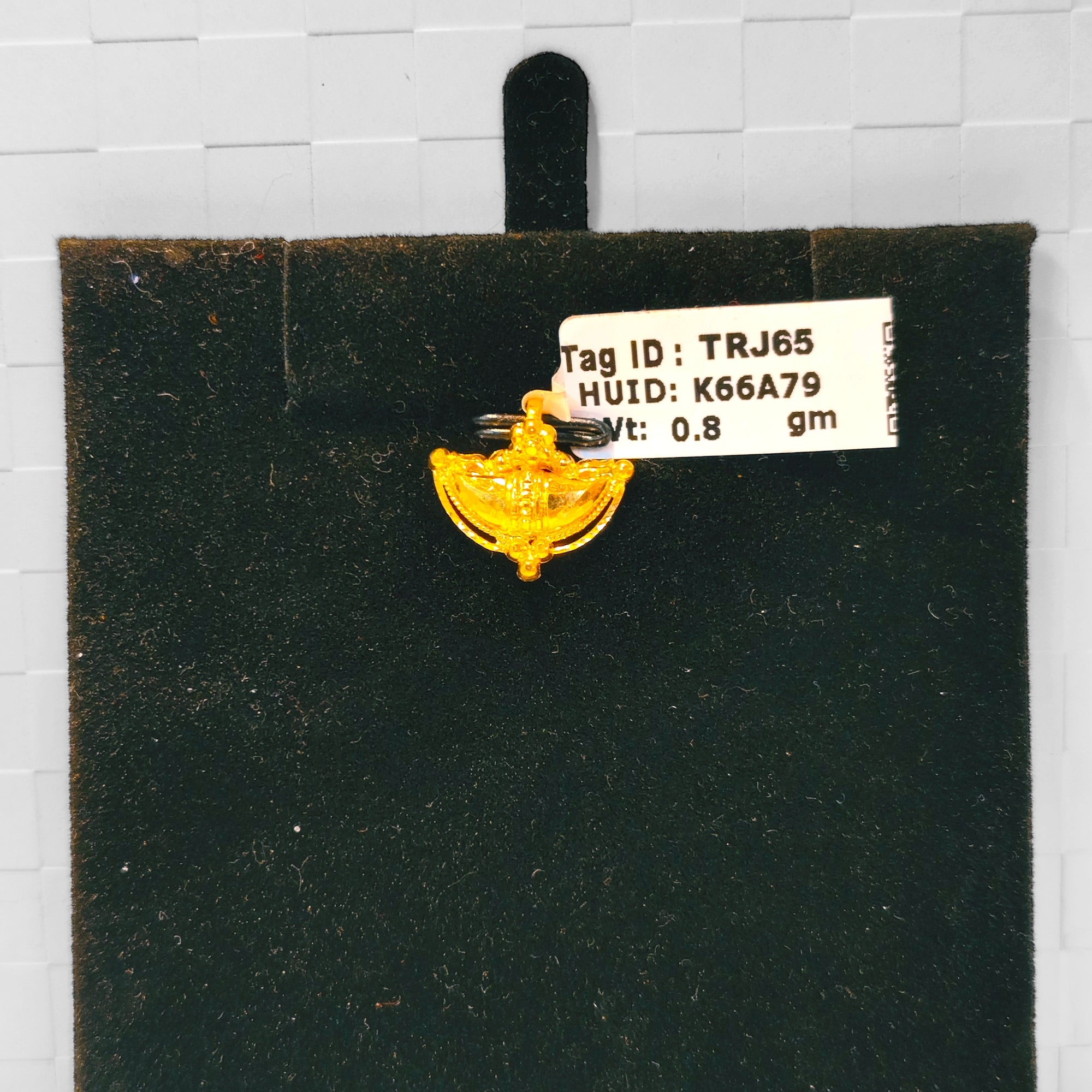(GLC22) TRJ WGT: 0.800 GM APPROX 22KT HUID HALLMARK GOLD LOCKET (JITIYA) 1 PIECE WITH ADJUSTABLE TASSEL.