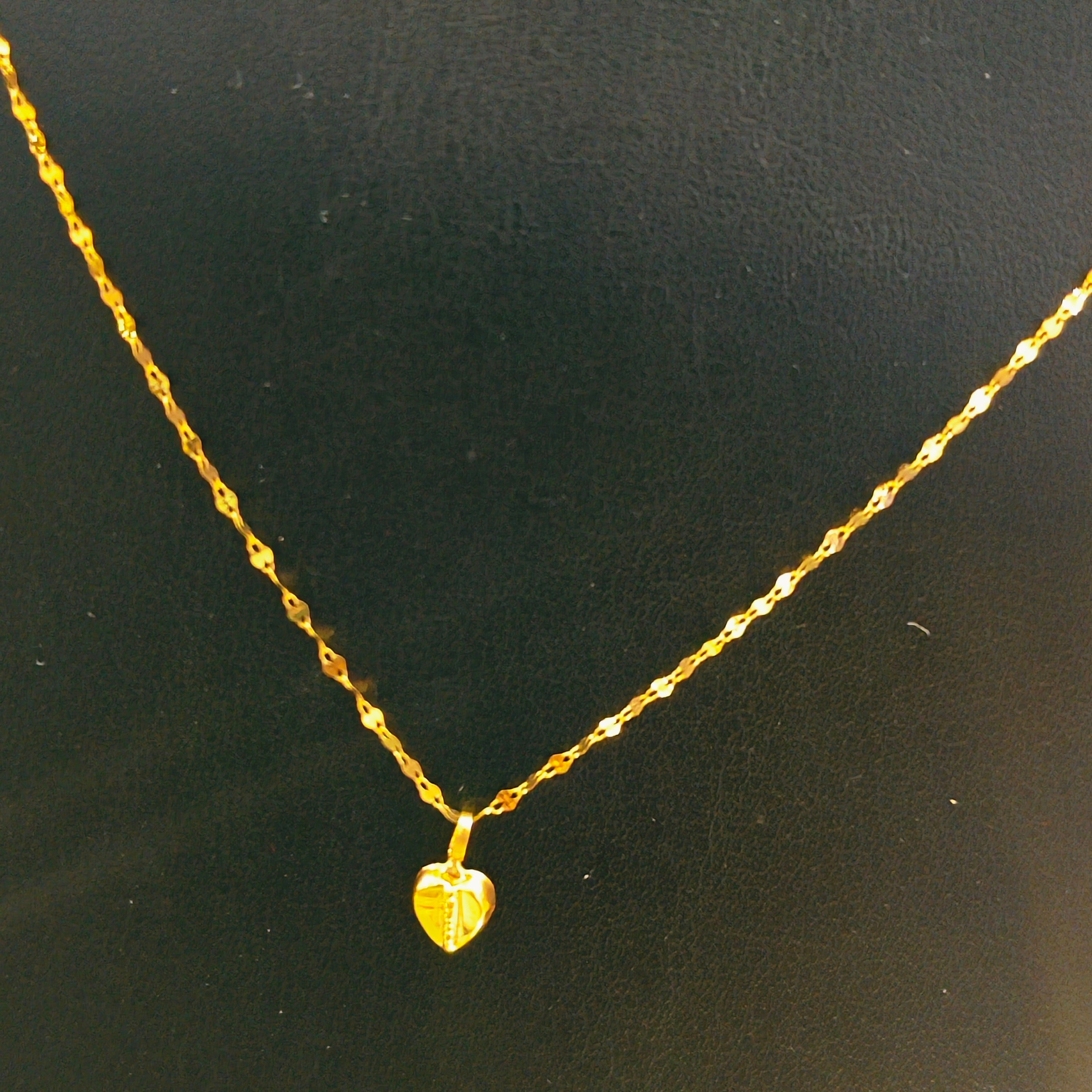 GCH (FREE KDM LOVE LOCKET)- VIRAL SIKLY CHAIN WGT: 0.300 GM APPROX HUID HALLMARK 18KT GOLD CHAIN 1 PIECE 16 INCH (FOR SPECIAL GIFT ONLY)NOT FOR DAILY USE.