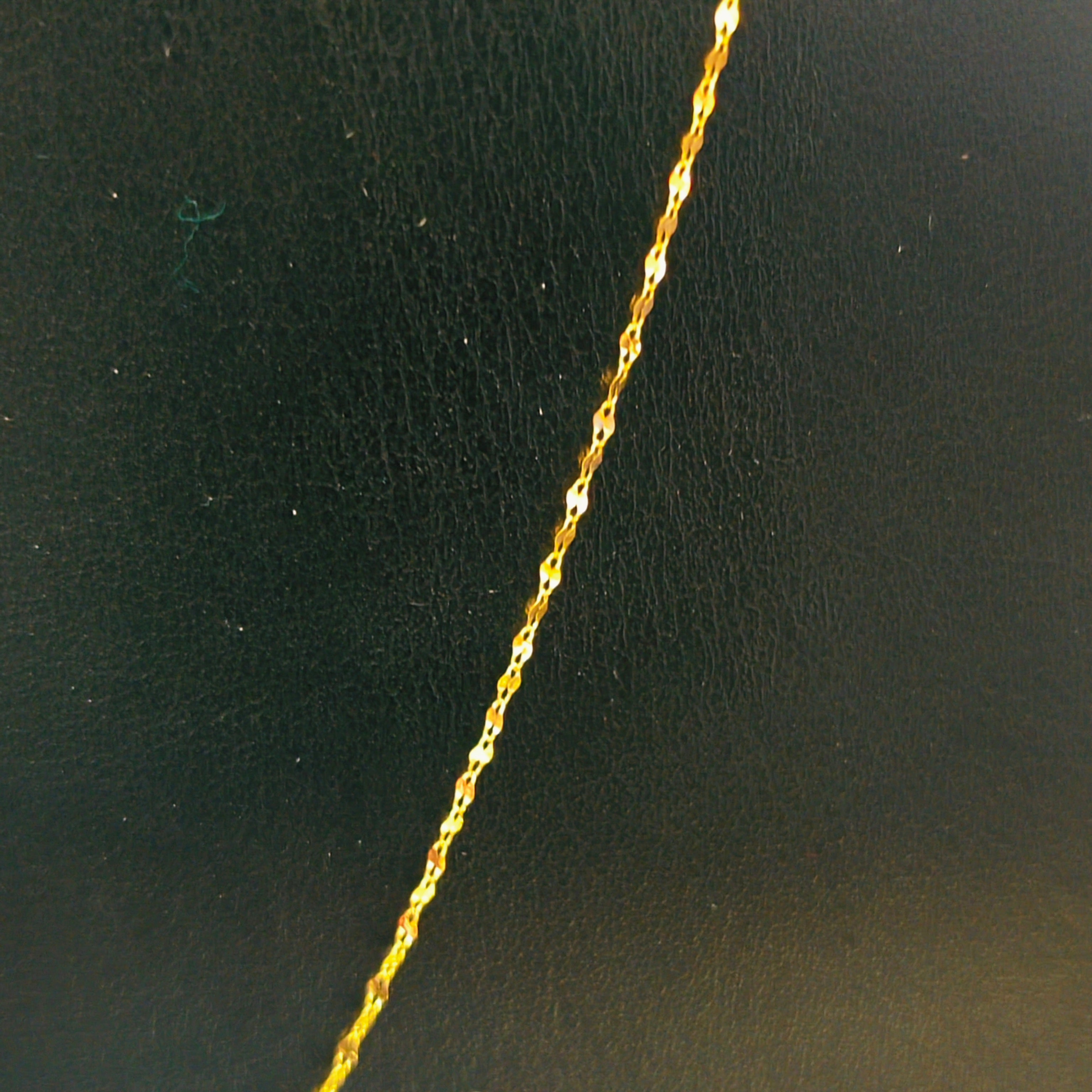 GCH (FREE KDM LOVE LOCKET)- VIRAL SIKLY CHAIN WGT: 0.300 GM APPROX HUID HALLMARK 18KT GOLD CHAIN 1 PIECE 16 INCH (FOR SPECIAL GIFT ONLY)NOT FOR DAILY USE.