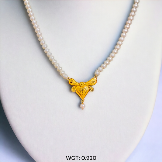 (GPM) TRJ WGT: 0.920 GM APPROX HUID HALLMARK 22KT GOLD MOTI PENDANT 1 PIECE.