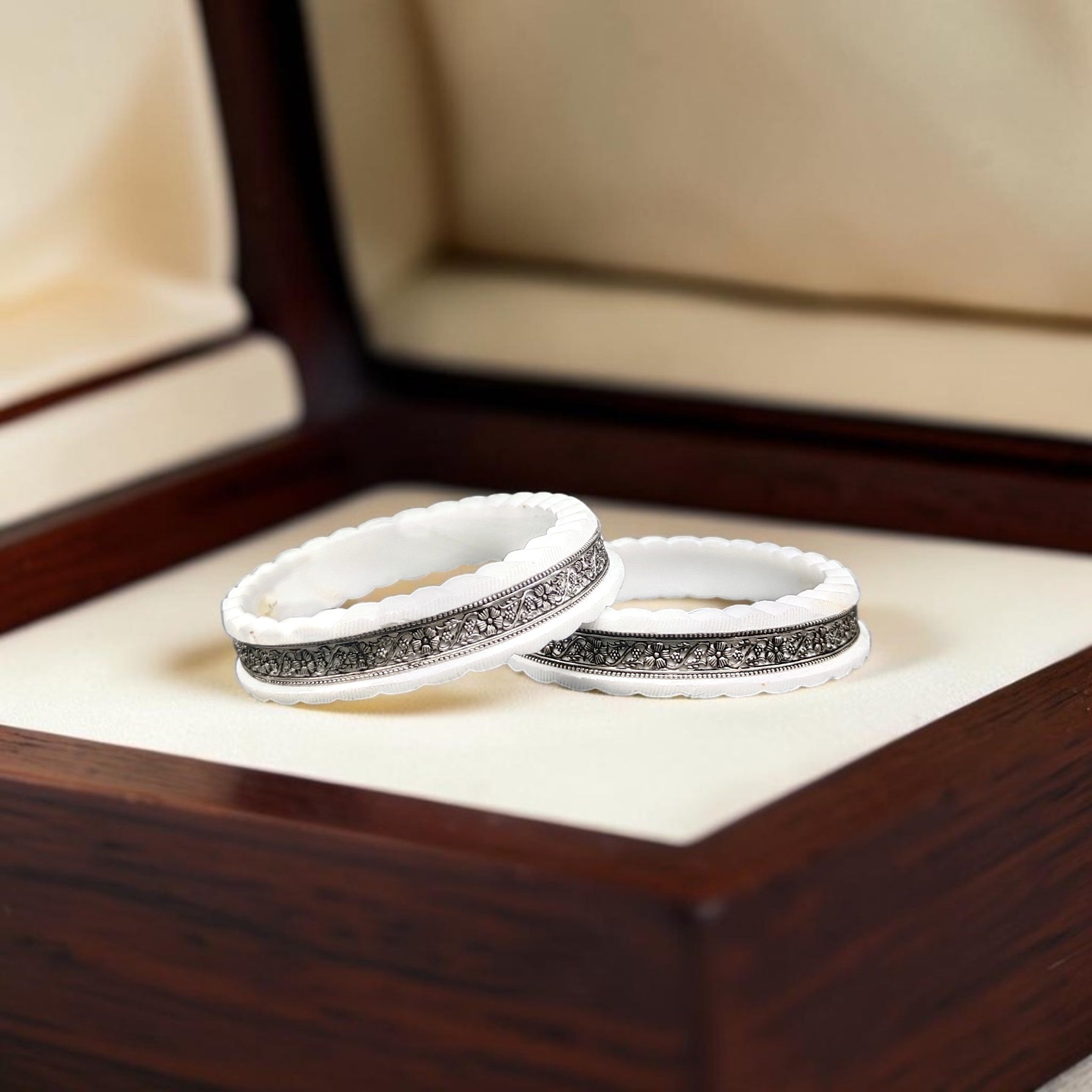 SAKHA POLA- CERTIFIED BIS HALLMARK 925 SILVER OXIDIZED SAKHA BADHANO 1 PAIR (WGT: 3.00-4.00 GM APPROX) GET ANY DESIGN AS PER SIZE (SOLD AS MRP) (FUTURE EXCHANGE VALUE 30% ON PURCHASE PRICE).
