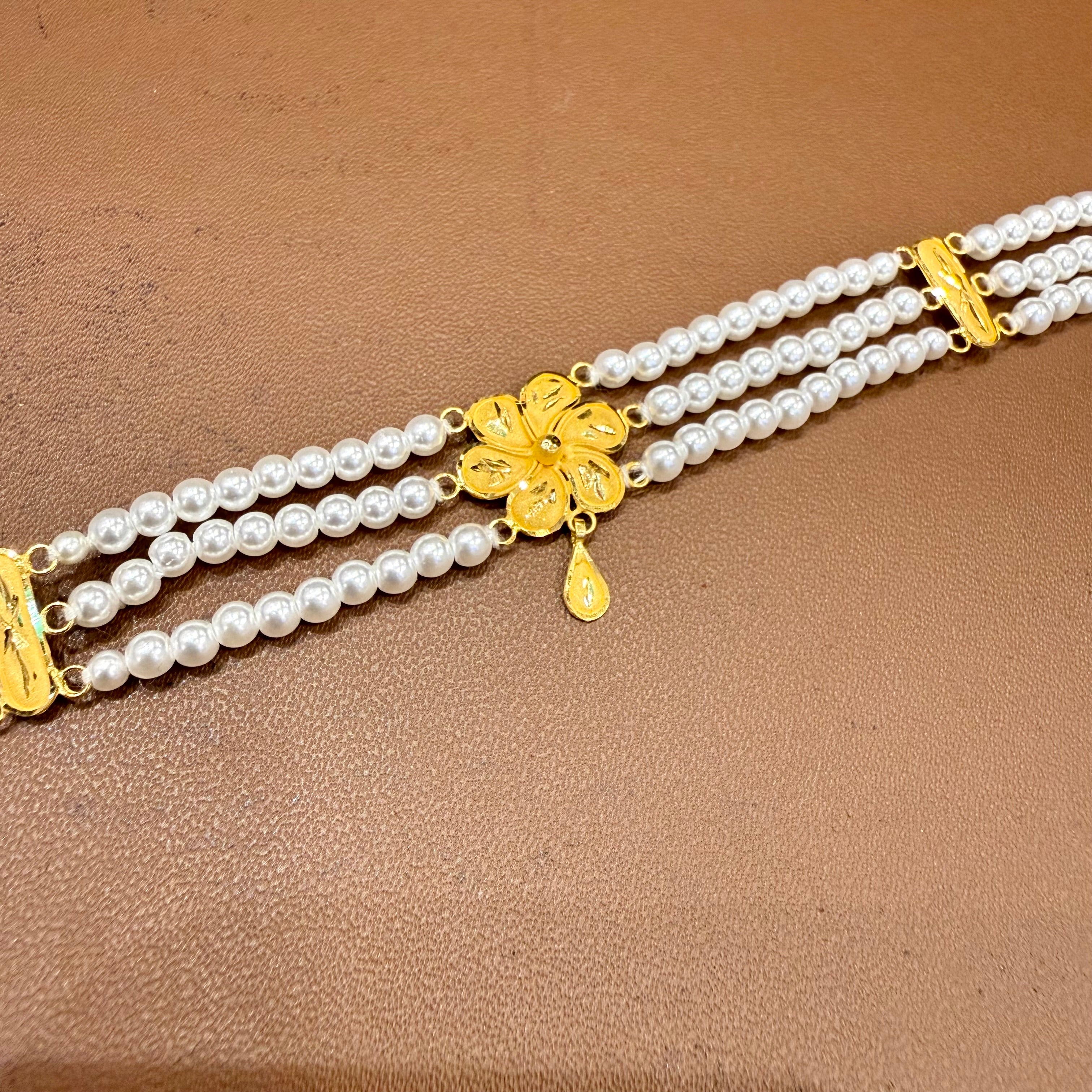 (GMJ)- WGT: 0.980 GM APPROX BIS CERTIFIED HUID HALLMARK 916 22KT GOLD MOTI CHOKER 1 PIECE WITH ADJUSTABLE TASSEL.