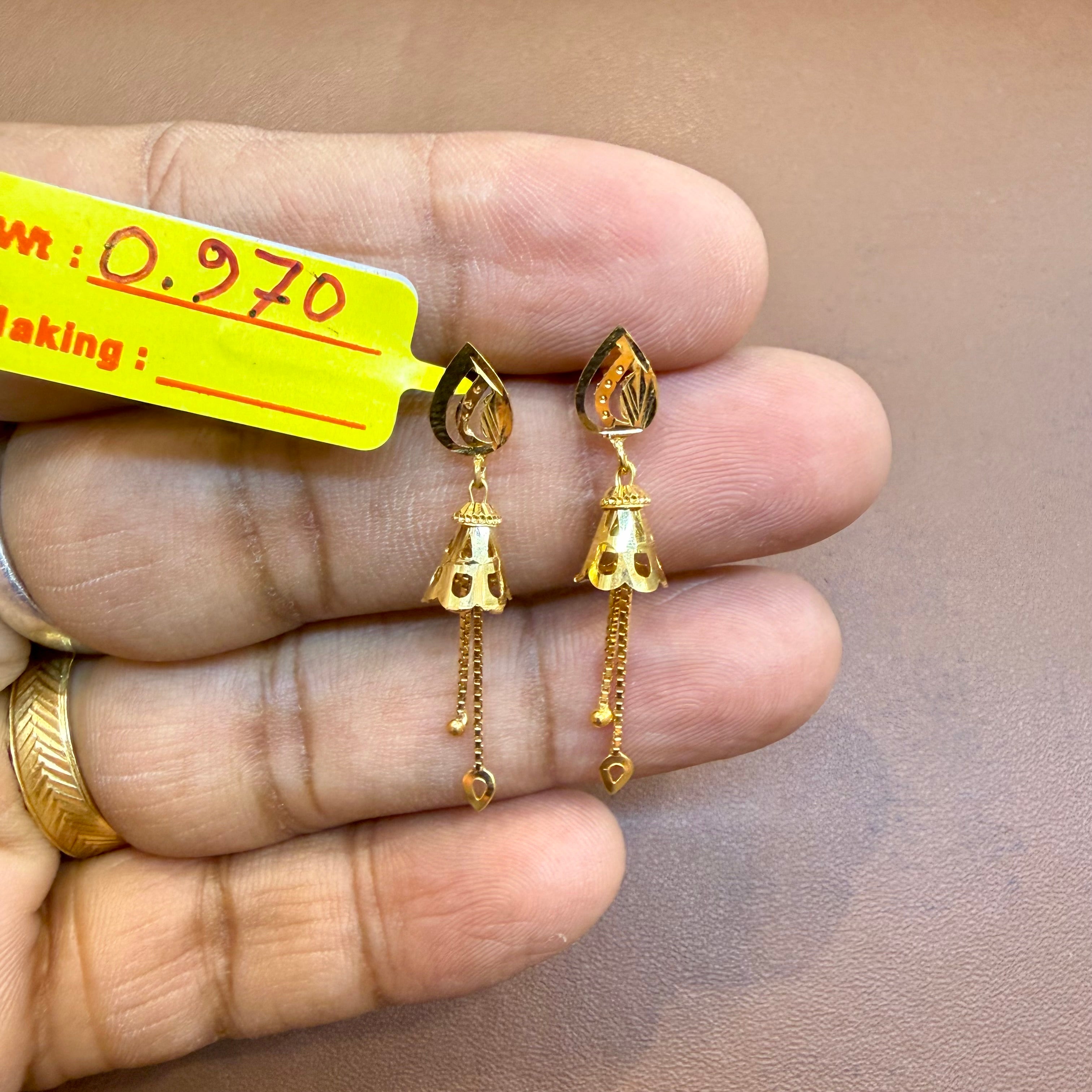 GOLD EARRINGS- WGT: 0.970 GM APPROX BIS CERTIFIED HUID HALLMARK 9KT GOLD EARRINGS 1 PAIR FOR WOMEN.