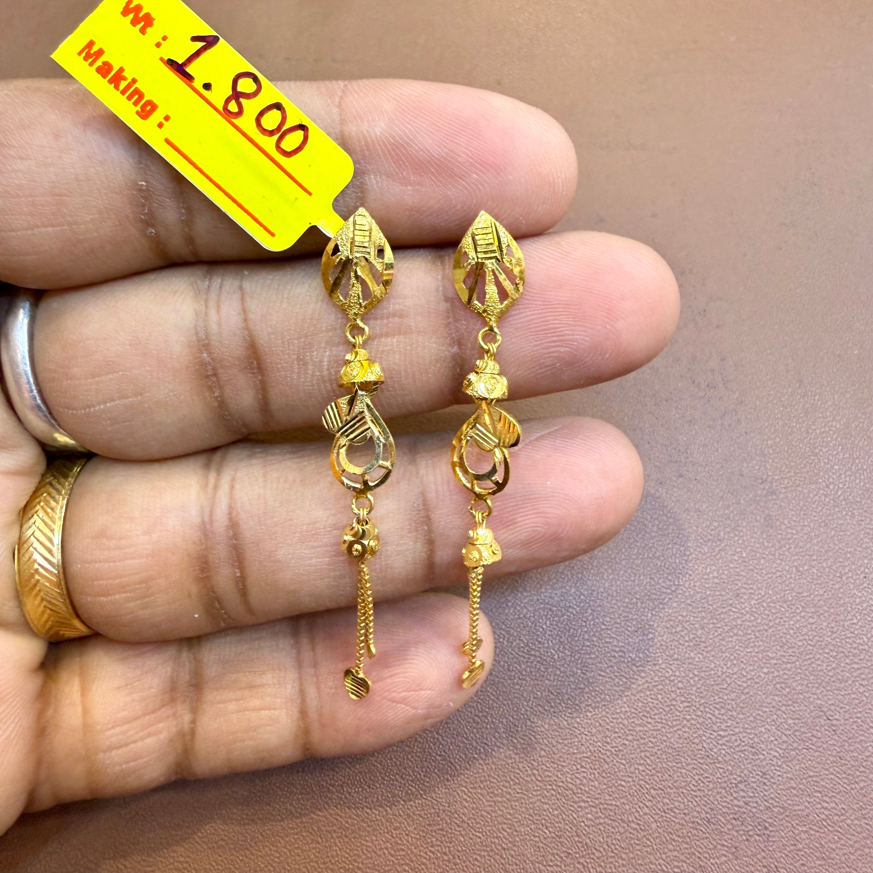 GOLD EARRINGS- WGT: 1.800 GM APPROX BIS CERTIFIED HUID HALLMARK 375 9KT GOLD EARRINGS 1 PAIR FOR WOMEN.