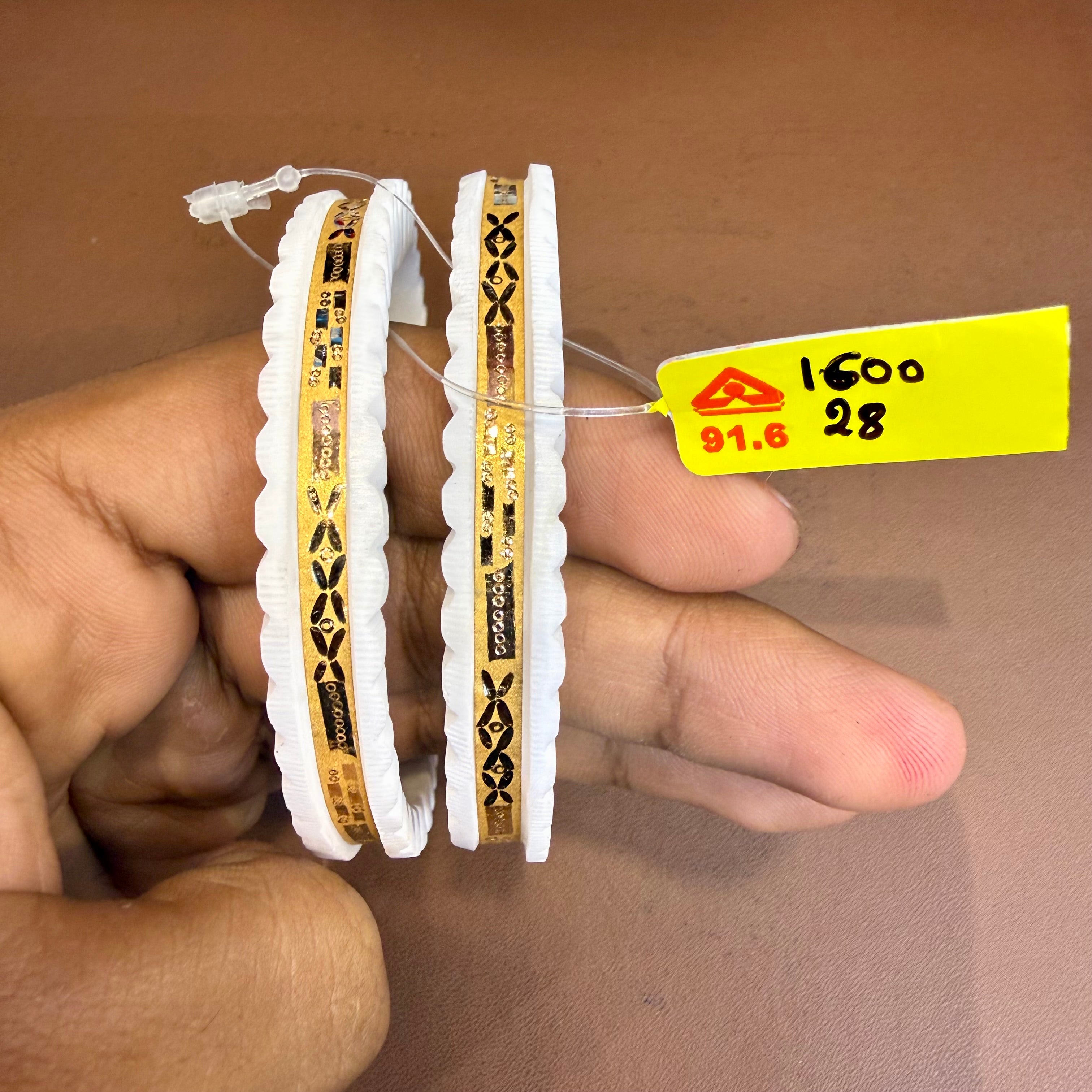 SAKHA BADHANO- (SIZE:28) WGT: 1.600 GM APPROX HUID HALLMARK 22KT GOLD SAKHA BADHANO BANGLES 1 PAIR DESIGN FOR REGULAR USE.