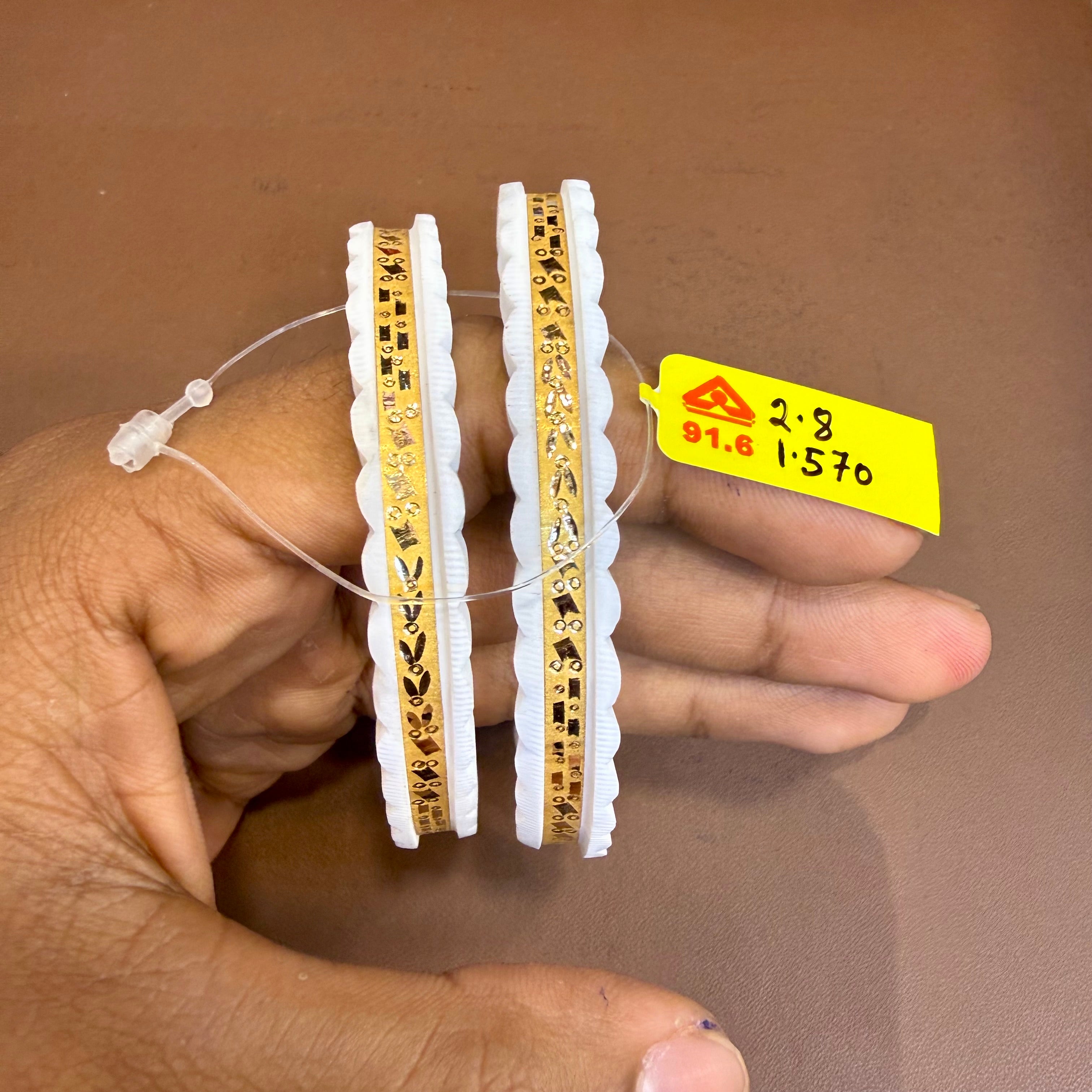 SAKHA BADHANO- (SIZE:28) WGT: 1.570 GM APPROX HUID HALLMARK 22KT GOLD SAKHA BADHANO BANGLES 1 PAIR DESIGN FOR REGULAR USE.