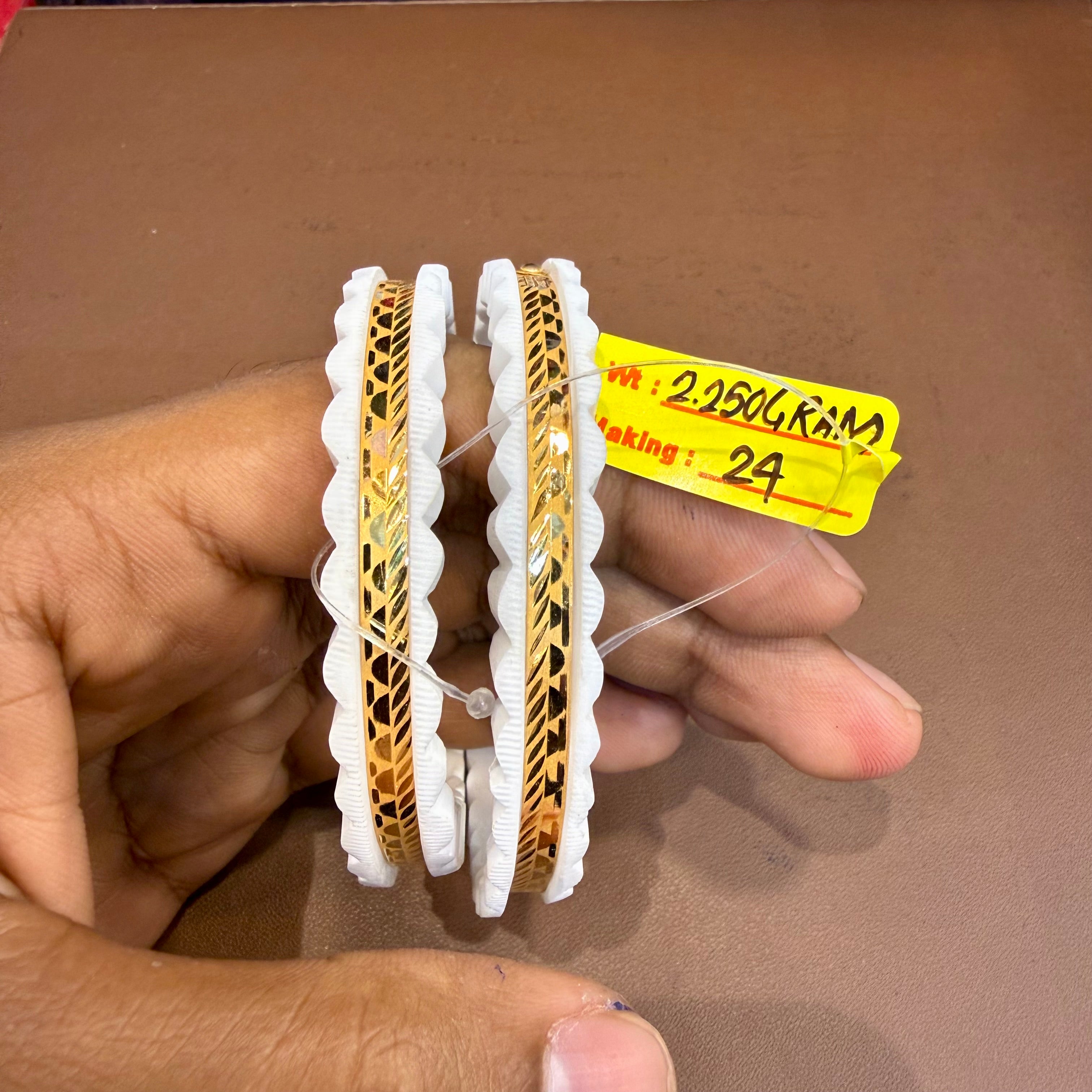 SAKHA BADHANO- (SIZE:24) WGT: 2.250 GM APPROX HUID HALLMARK 22KT GOLD SAKHA BADHANO BANGLES 1 PAIR DESIGN FOR REGULAR USE.