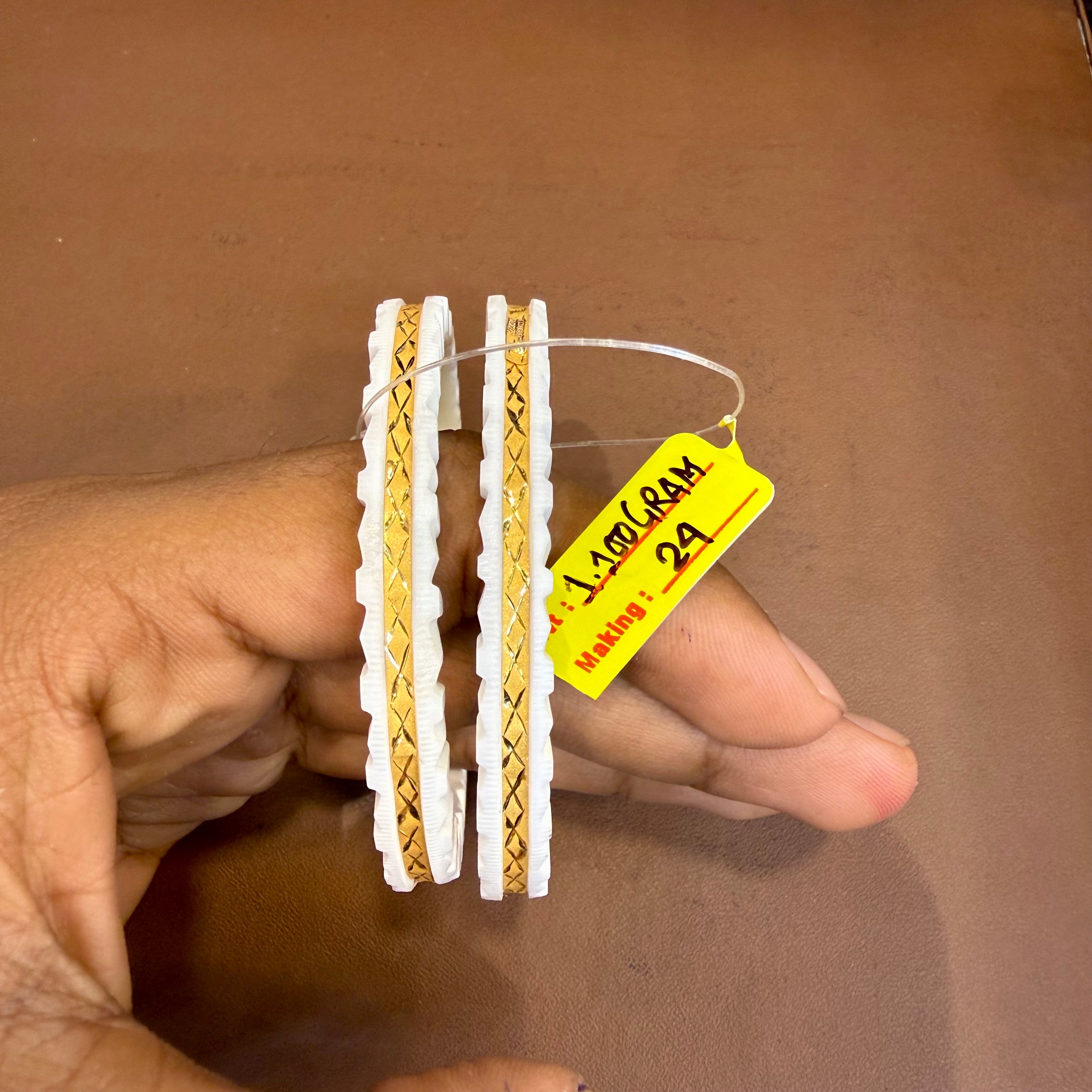 SAKHA BADHANO- (SIZE:24) WGT: 1.100 GM APPROX HUID HALLMARK 22KT GOLD SAKHA BADHANO BANGLES 1 PAIR DESIGN FOR REGULAR USE.