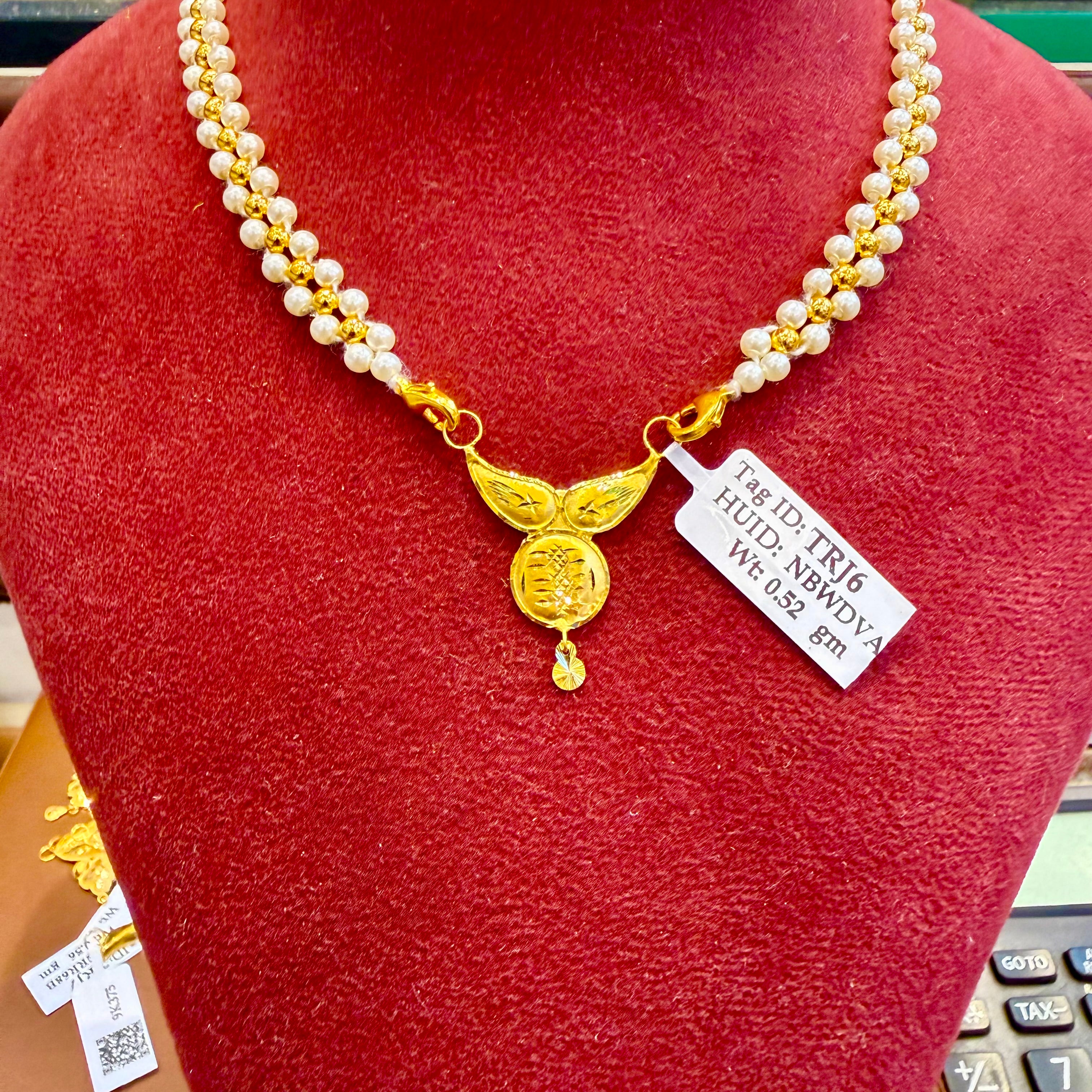 GOLD PENDANT- (WGT: 0.520 GM APPROX) BIS CERTIFIED HUID HALLMARK 375 9KT GOLD PENDANT FOR WOMEN 1 PIECE WITH FREE MANGALSUTRA & TASSEL.