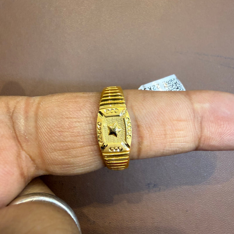 GENTS RING- SIZE:23 (WGT: 2.180 GM APPROX) BIS CERTIFIED HUID HALLMARK 916 22KT GOLD GENTS FINGER RING FOR MEN 1 PIECE.(8XS5RK)