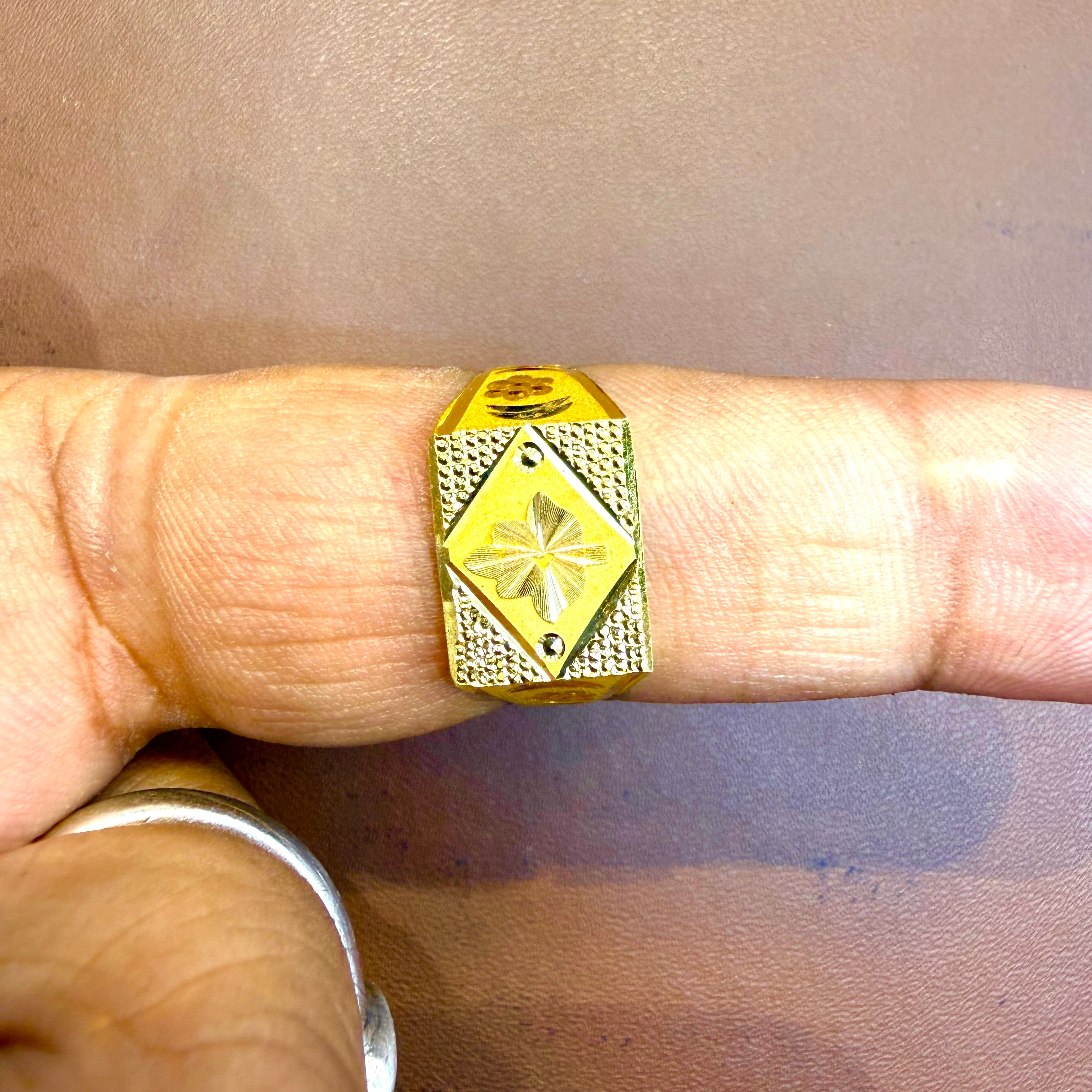 GENTS RING- SIZE:21 (WGT: 1.990 GM APPROX) BIS CERTIFIED HUID HALLMARK 916 22KT GOLD GENTS FINGER RING FOR MEN 1 PIECE.