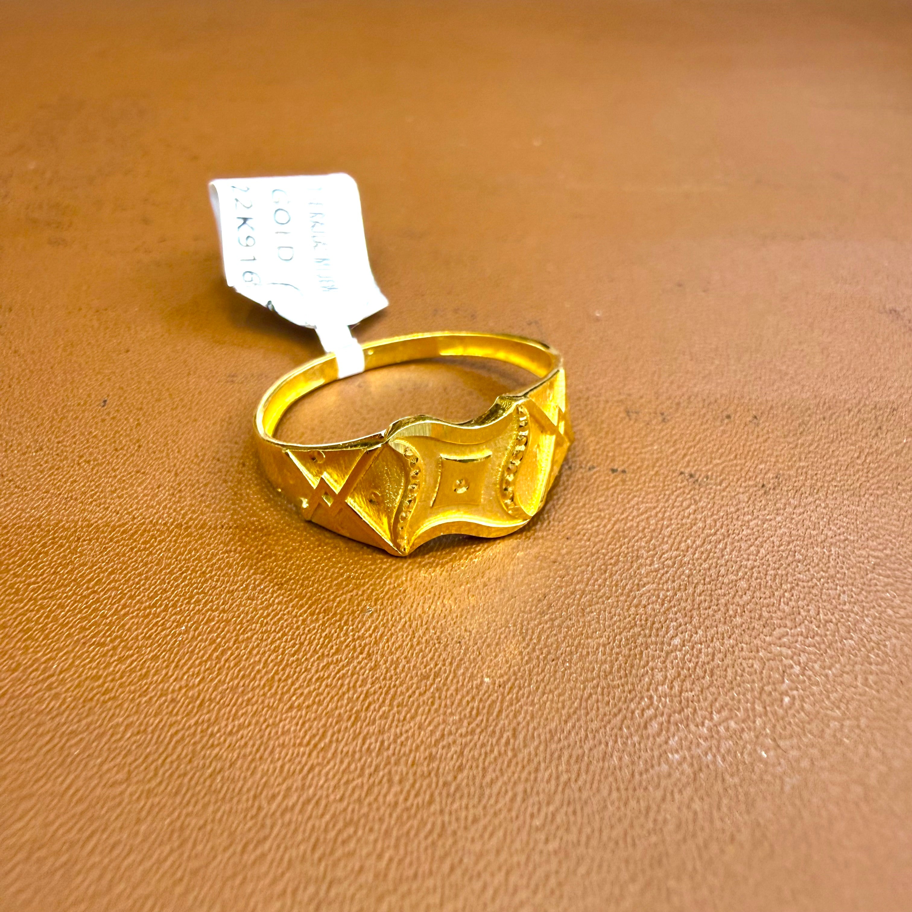 GENTS RING- SIZE:21 (WGT: 1.740 GM APPROX) BIS CERTIFIED HUID HALLMARK 916 22KT GOLD GENTS FINGER RING FOR MEN 1 PIECE.