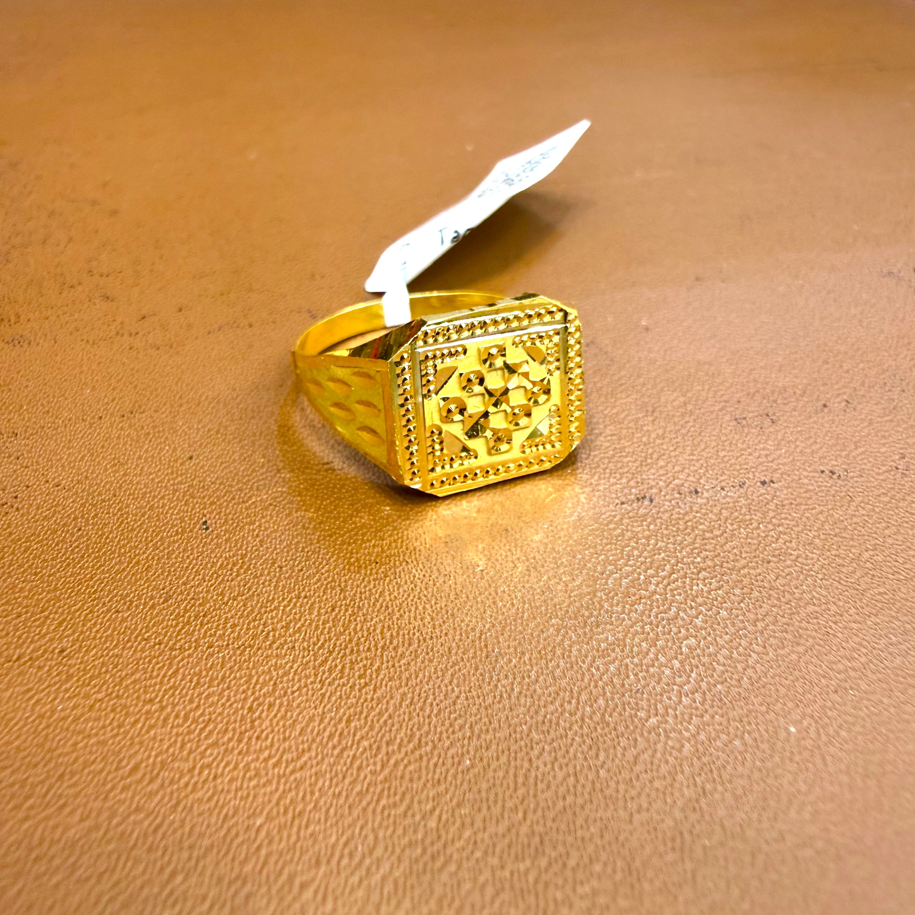 GENTS RING- SIZE:23 (WGT: 2.290 GM APPROX) BIS CERTIFIED HUID HALLMARK 916 22KT GOLD GENTS FINGER RING FOR MEN 1 PIECE.