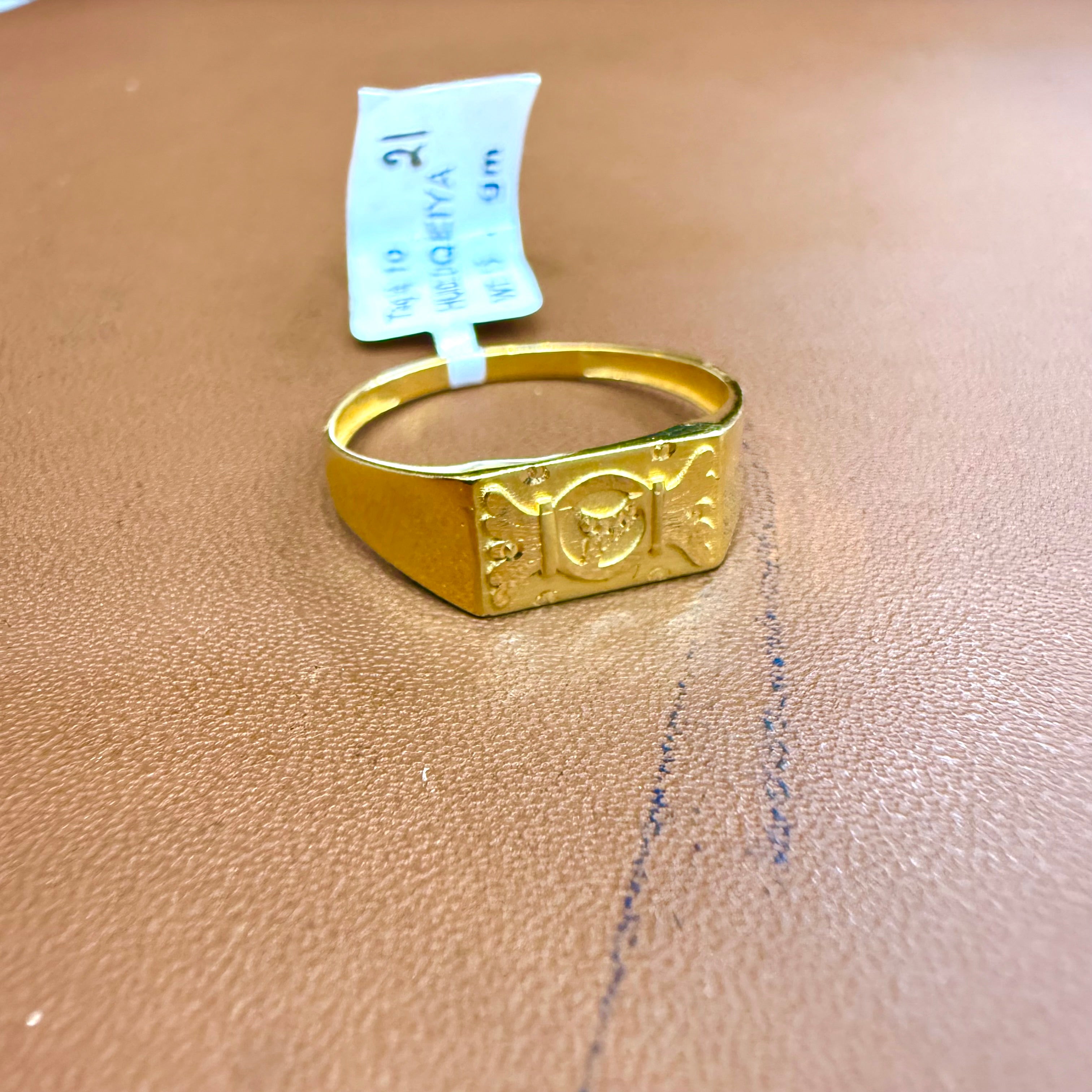 GENTS RING- SIZE:21 (WGT: 1.500 GM APPROX) BIS CERTIFIED HUID HALLMARK 916 22KT GOLD GENTS FINGER RING FOR MEN 1 PIECE.