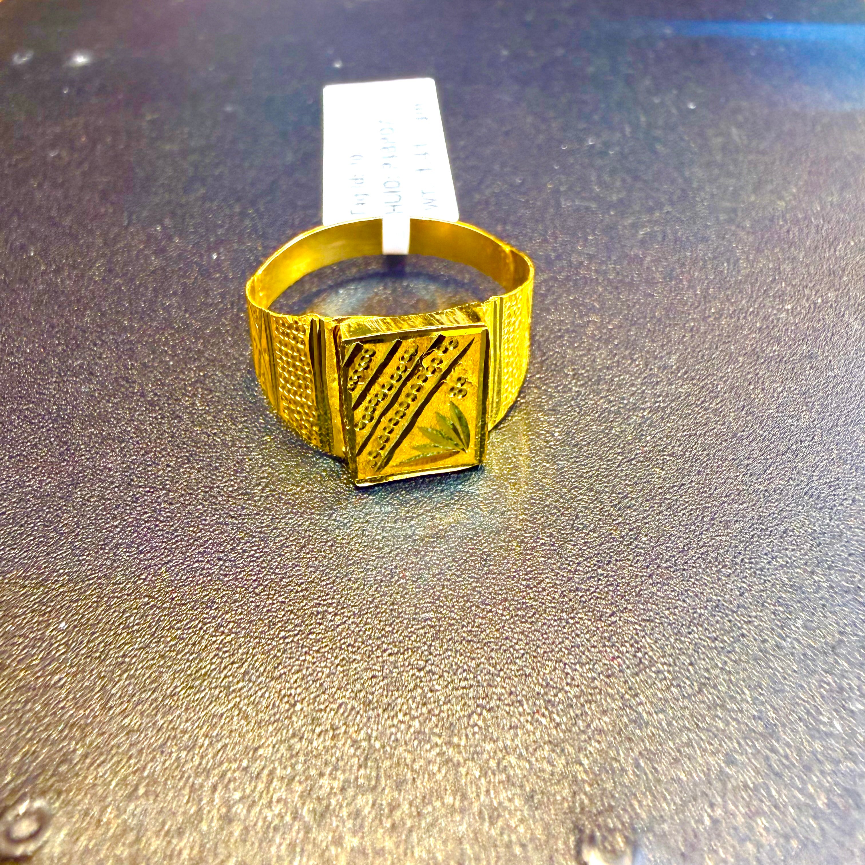 GENTS RING- TRJ (SIZE:23) WGT: 1.410 GM APPROX BIS CERTIFIED HUID HALLMARK 375 9KT GOLD FINGER RING FOR MEN 1 PIECE.