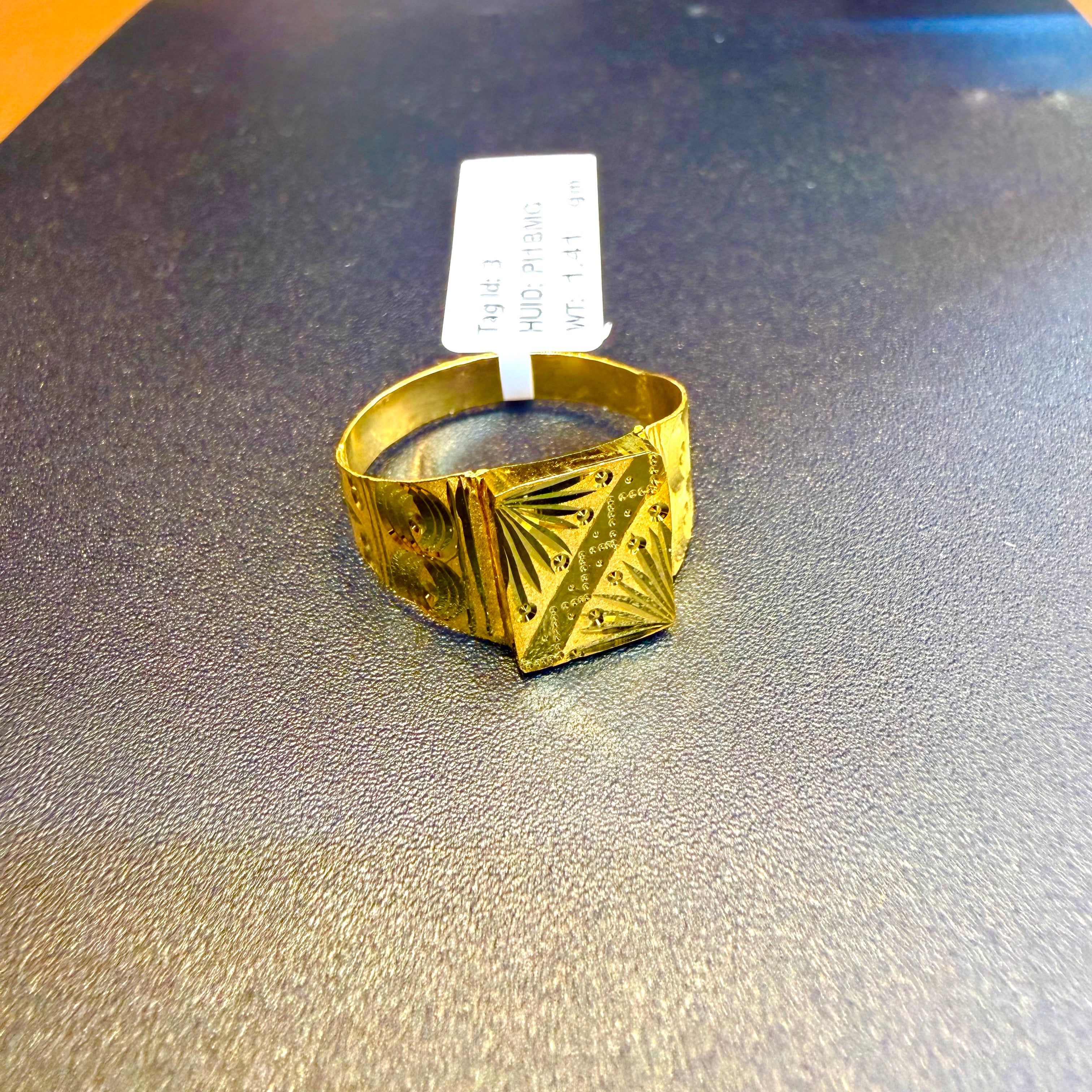 GENTS RING- TRJ (SIZE:24) WGT: 1.410 GM APPROX BIS CERTIFIED HUID HALLMARK 375 9KT GOLD FINGER RING FOR MEN 1 PIECE.
