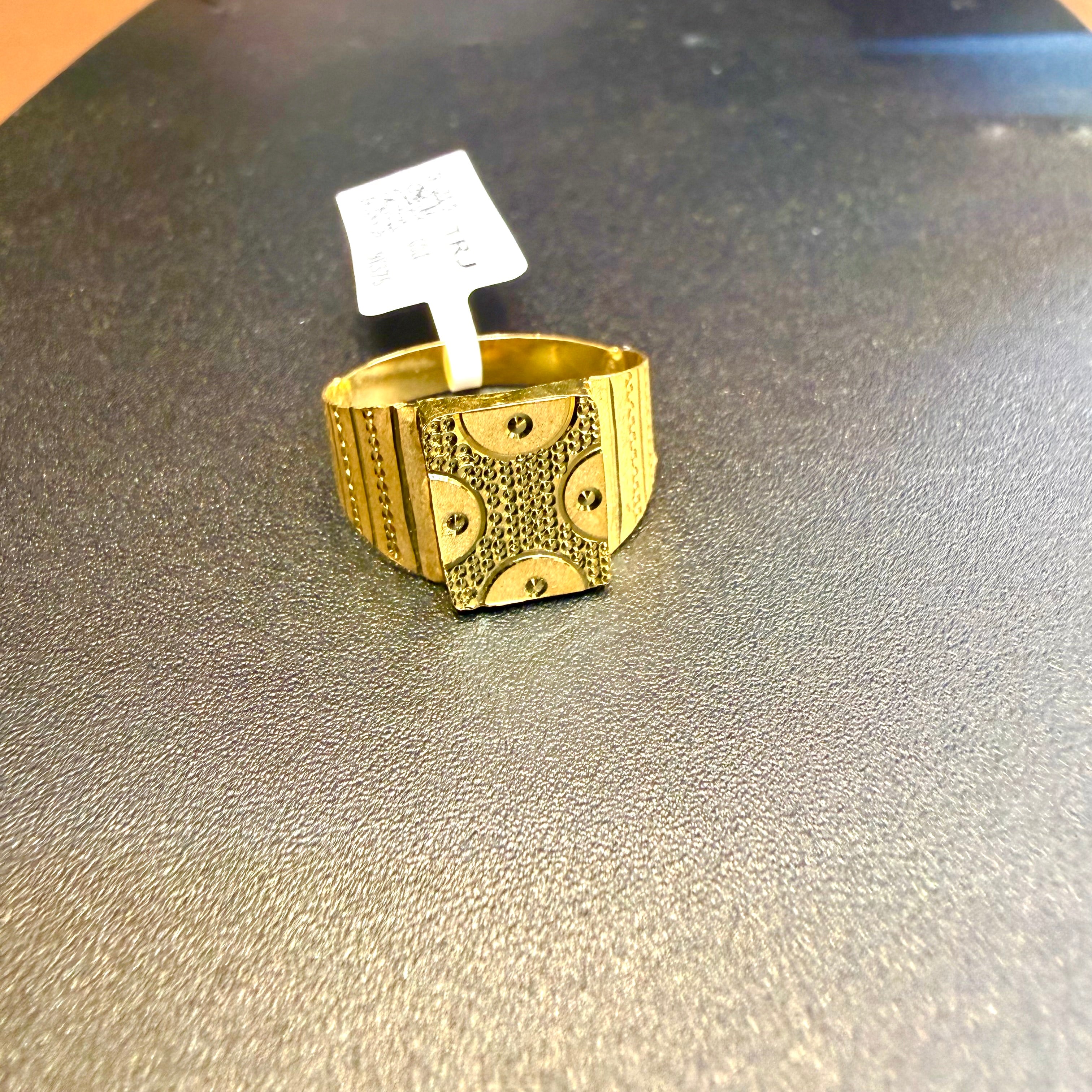GENTS RING- TRJ (SIZE:19) WGT: 1.390 GM APPROX BIS CERTIFIED HUID HALLMARK 375 9KT GOLD FINGER RING FOR MEN 1 PIECE.