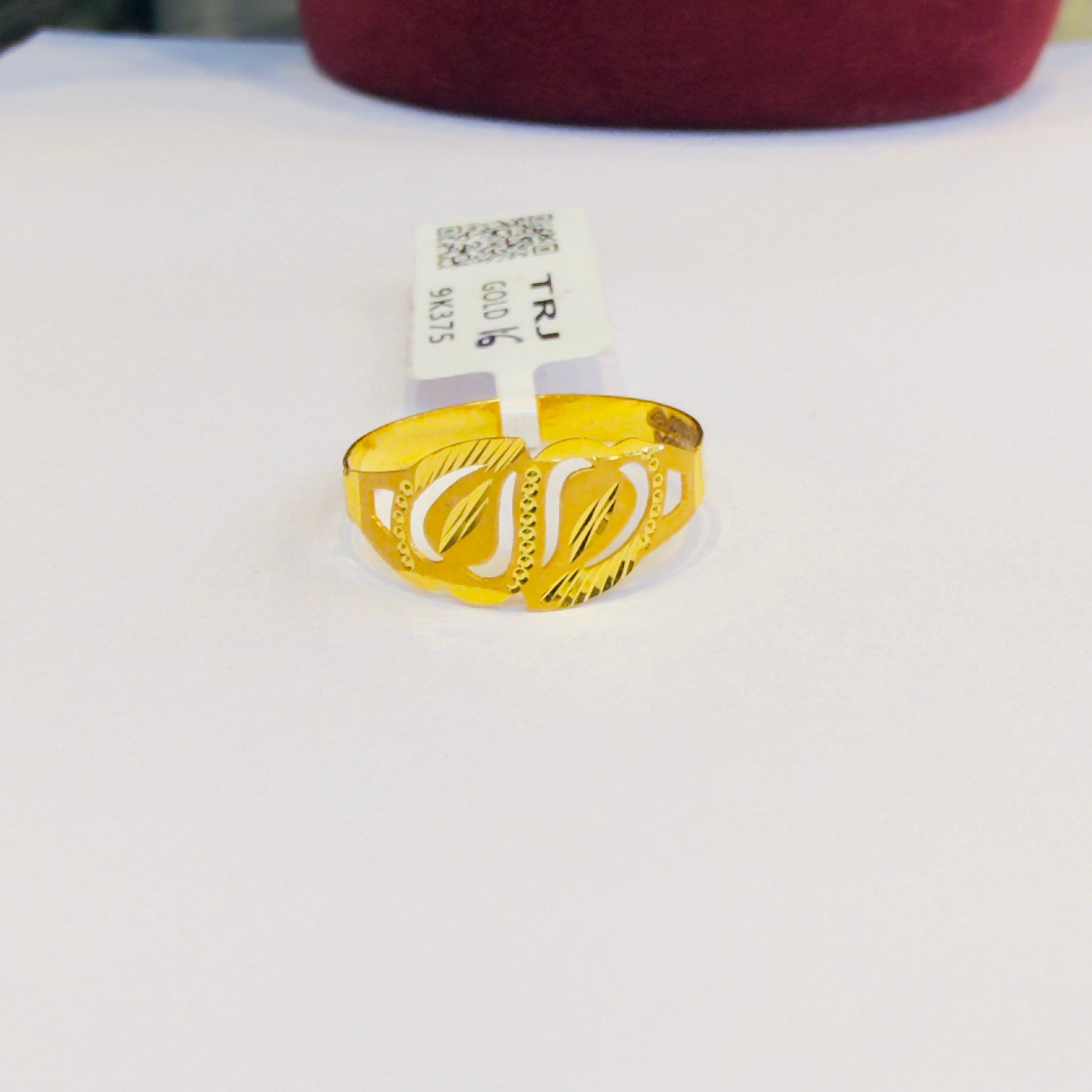 LADIES RING- (SIZE: 16) WGT: 0.800 GM APPROX BIS CERTIFIED HUID HALLMARK 375 9KT GOLD FINGER RING FOR WOMEN 1 PIECE FOR REGULAR USE.